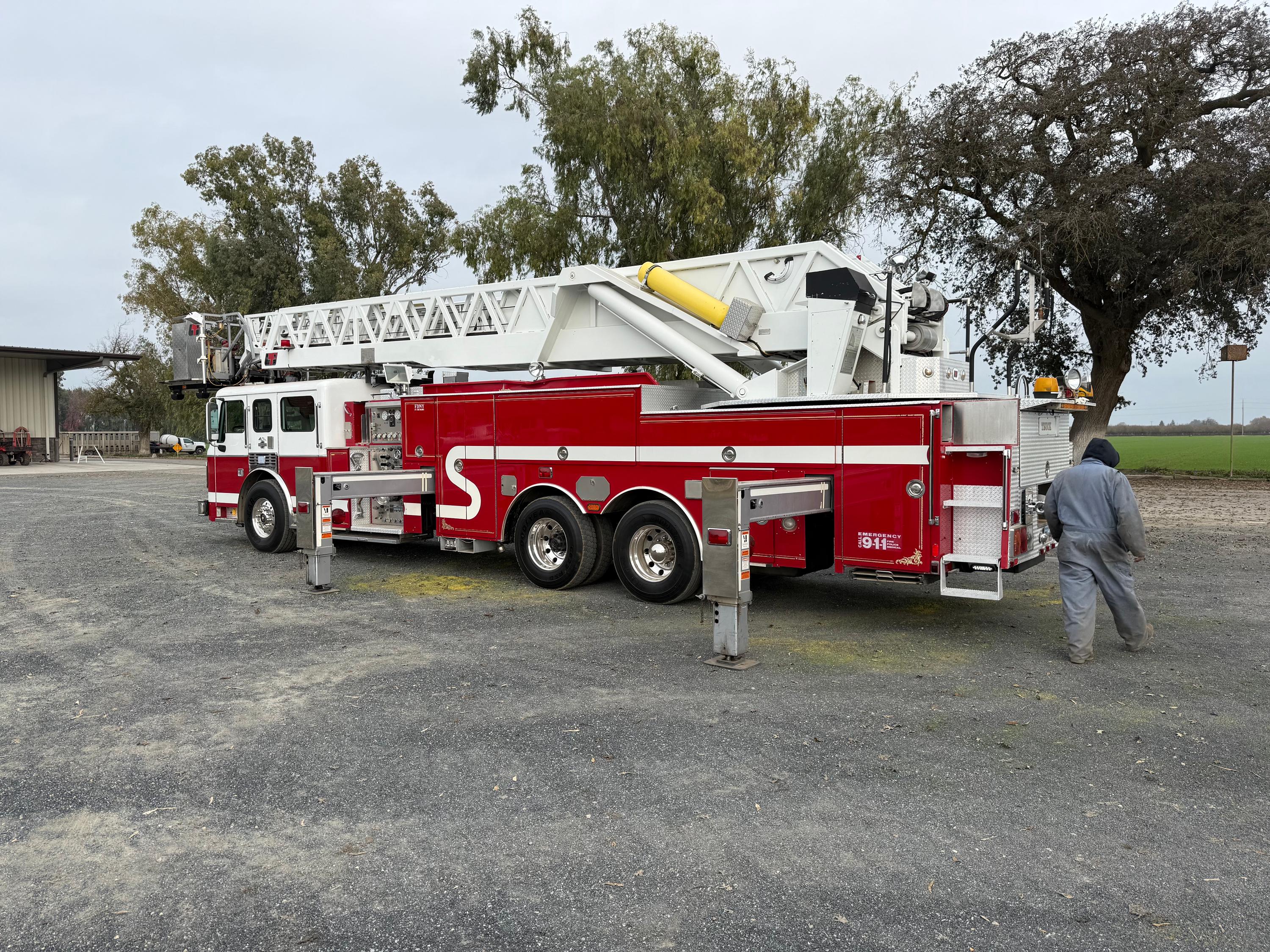 2000 American LaFrance 105' Aerial - image 2