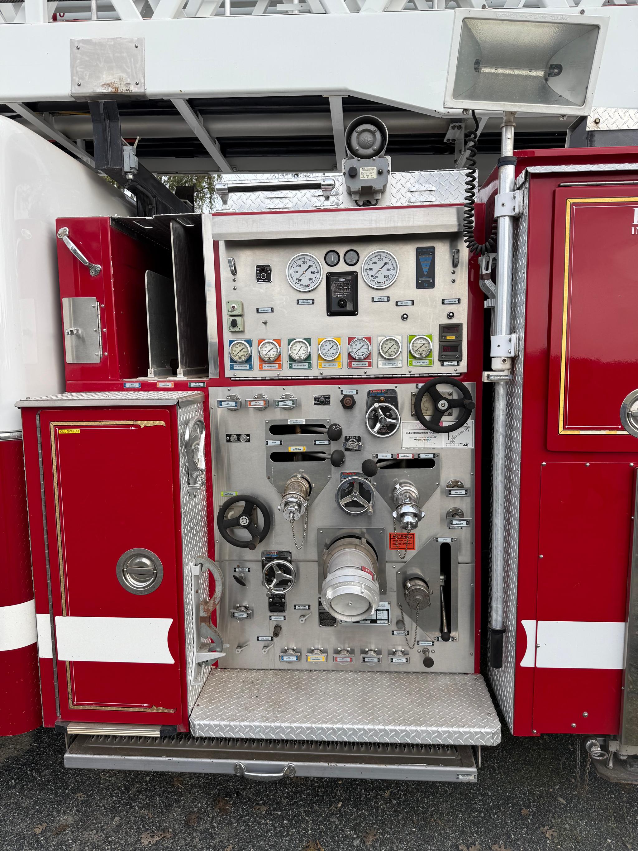 2000 American LaFrance 105' Aerial - image 4