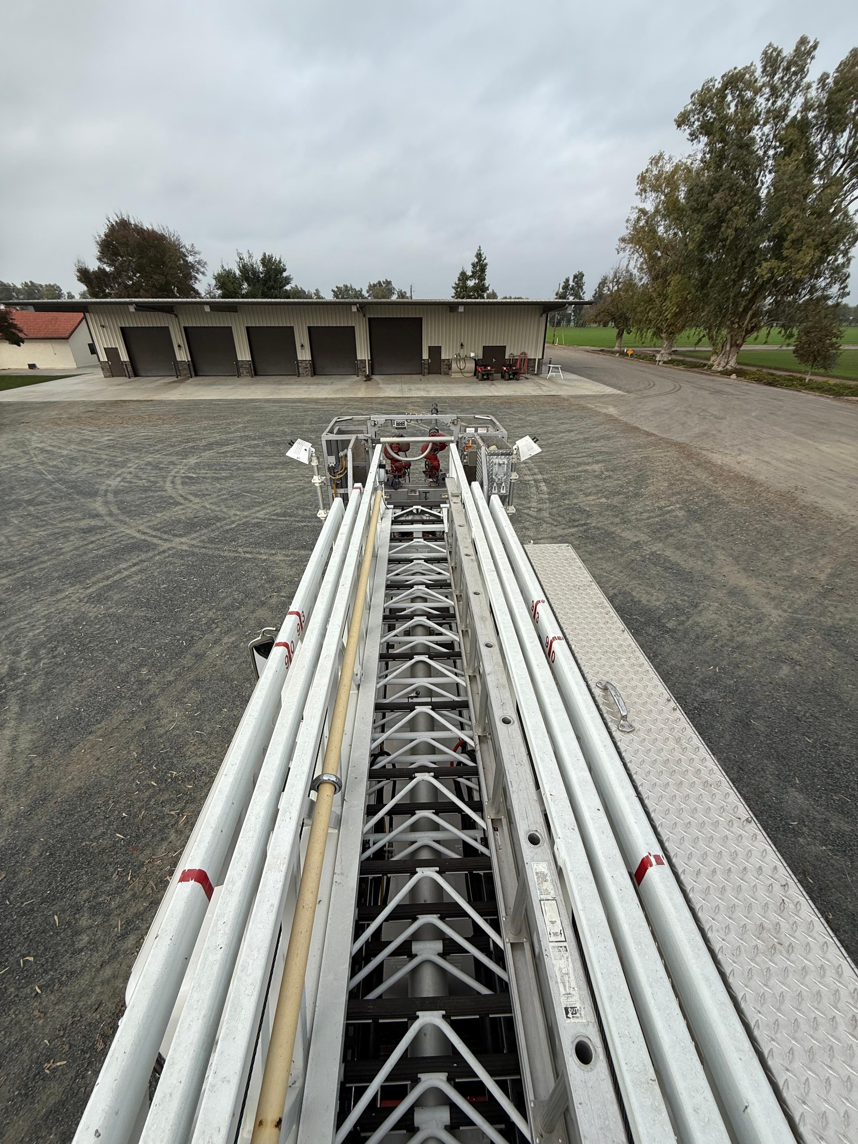 2000 American LaFrance 105' Aerial - image 25