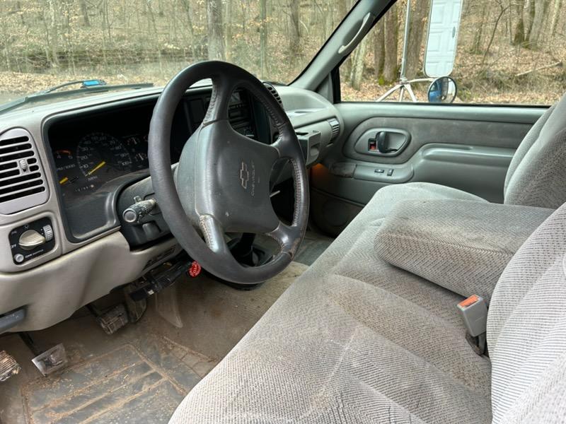 1995 Chevrolet 3500HD Dump Truck - image 3