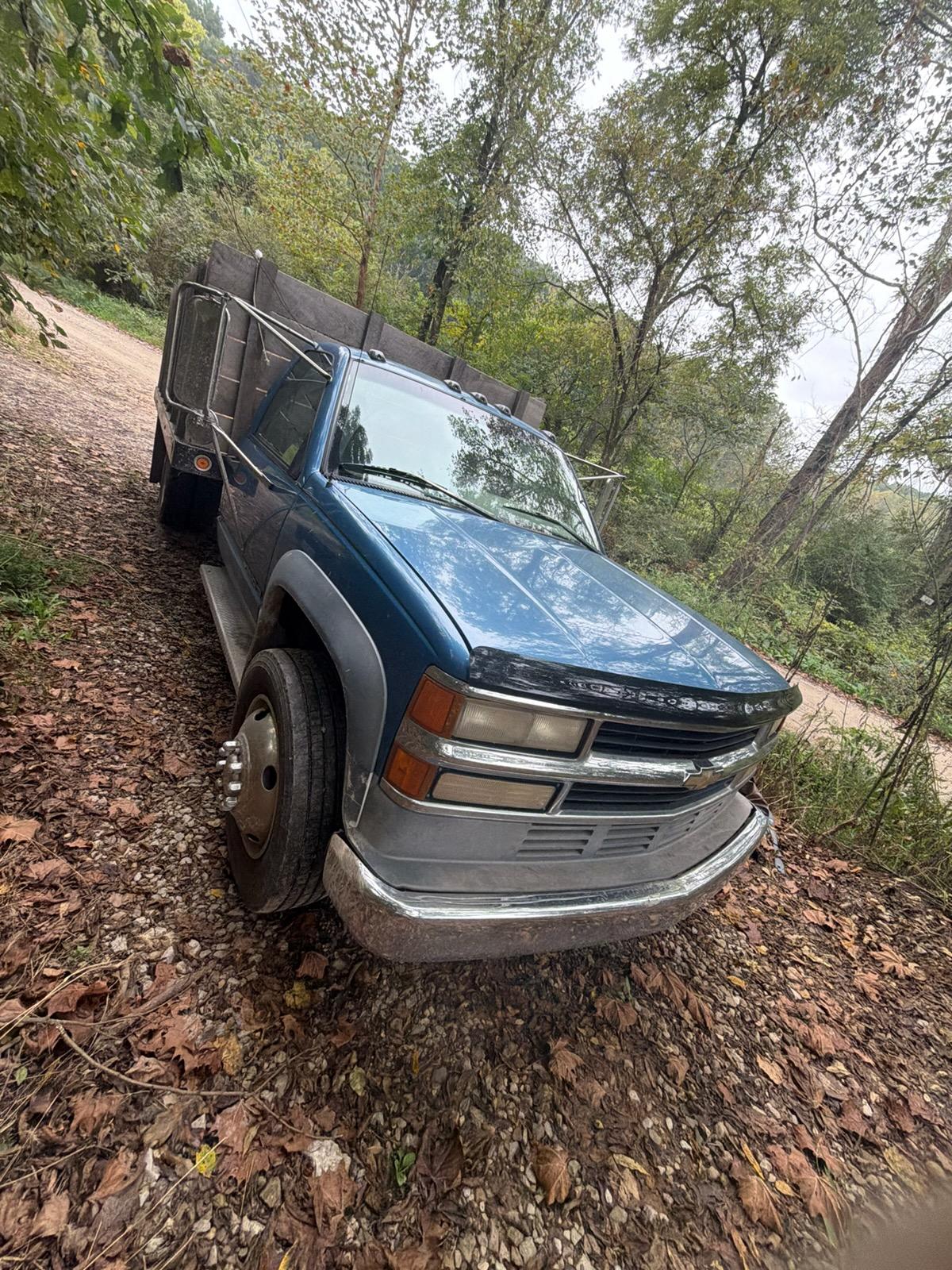 1995 Chevrolet 3500HD Dump Truck - image 2