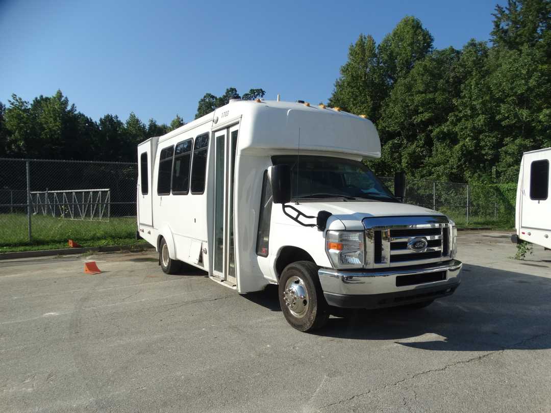 2017 Elkhart Coach EC Passenger Bus