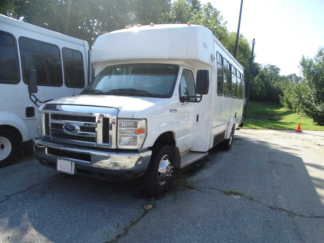 2017 Elkhart Coach EC Passenger Bus