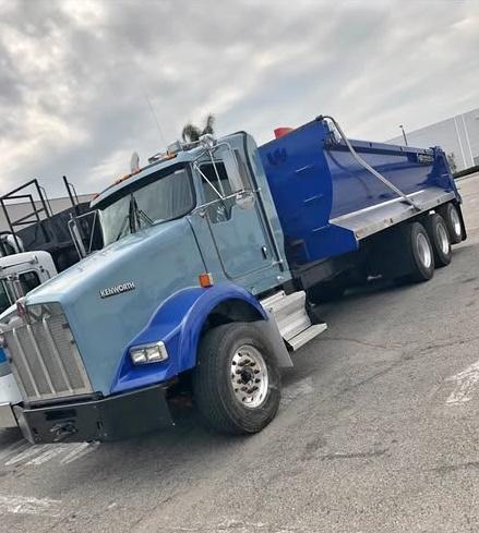 2016 Kenworth T800 Dump Truck - image 1