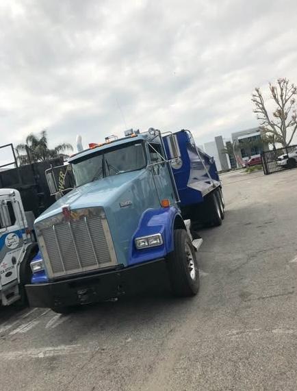 2016 Kenworth T800 Dump Truck - image 2