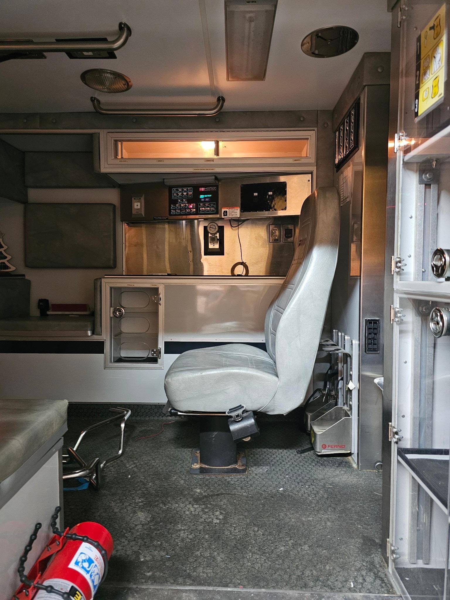 2004 Chevy 3500 Diesel Type I - image 7