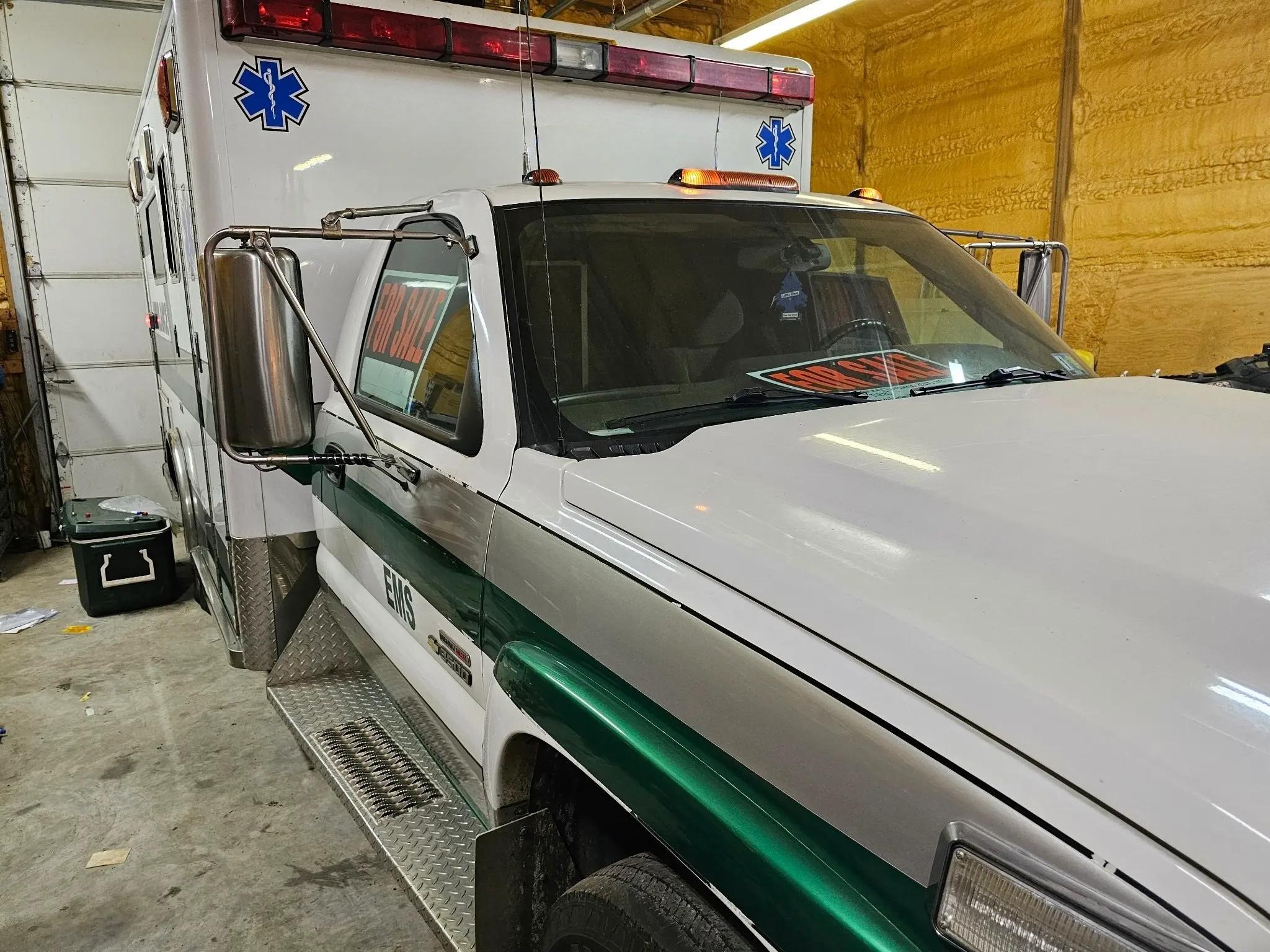 2004 Chevy 3500 Diesel Type I - image 5