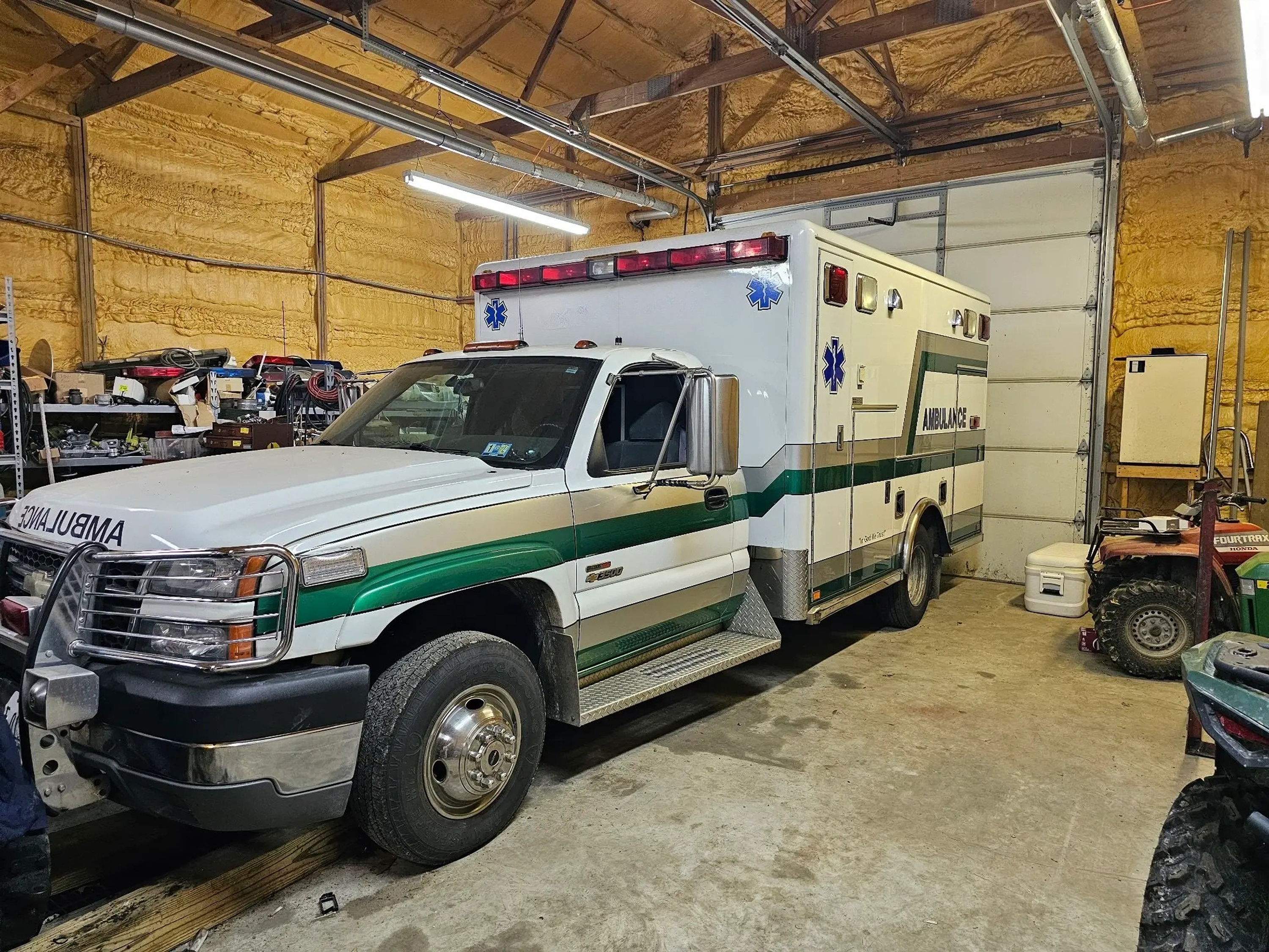 2004 Chevy 3500 Diesel Type I - image 3