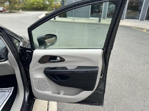 2018 Chrysler Pacifica Command Unit - image 9