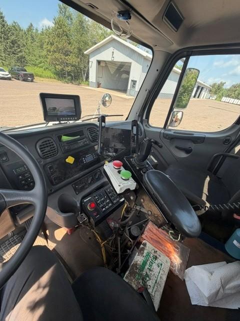 2013 Freightliner McNeilus Automated Side Loader - image 4