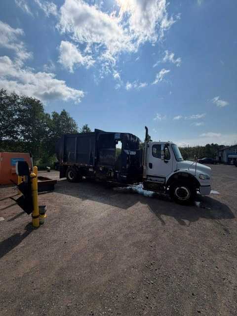 2013 Freightliner McNeilus Automated Side Loader