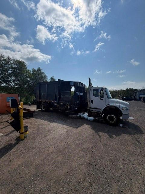 2013 Freightliner McNeilus Automated Side Loader - image 1