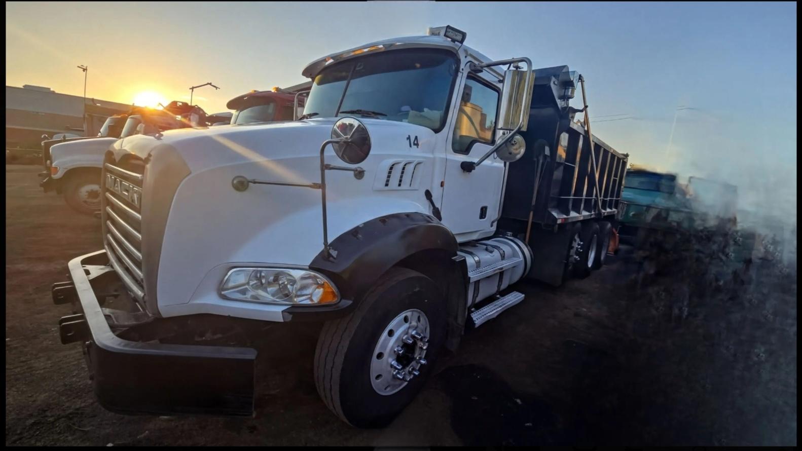 2014 Mack Gu813 Dump Truck - image 3