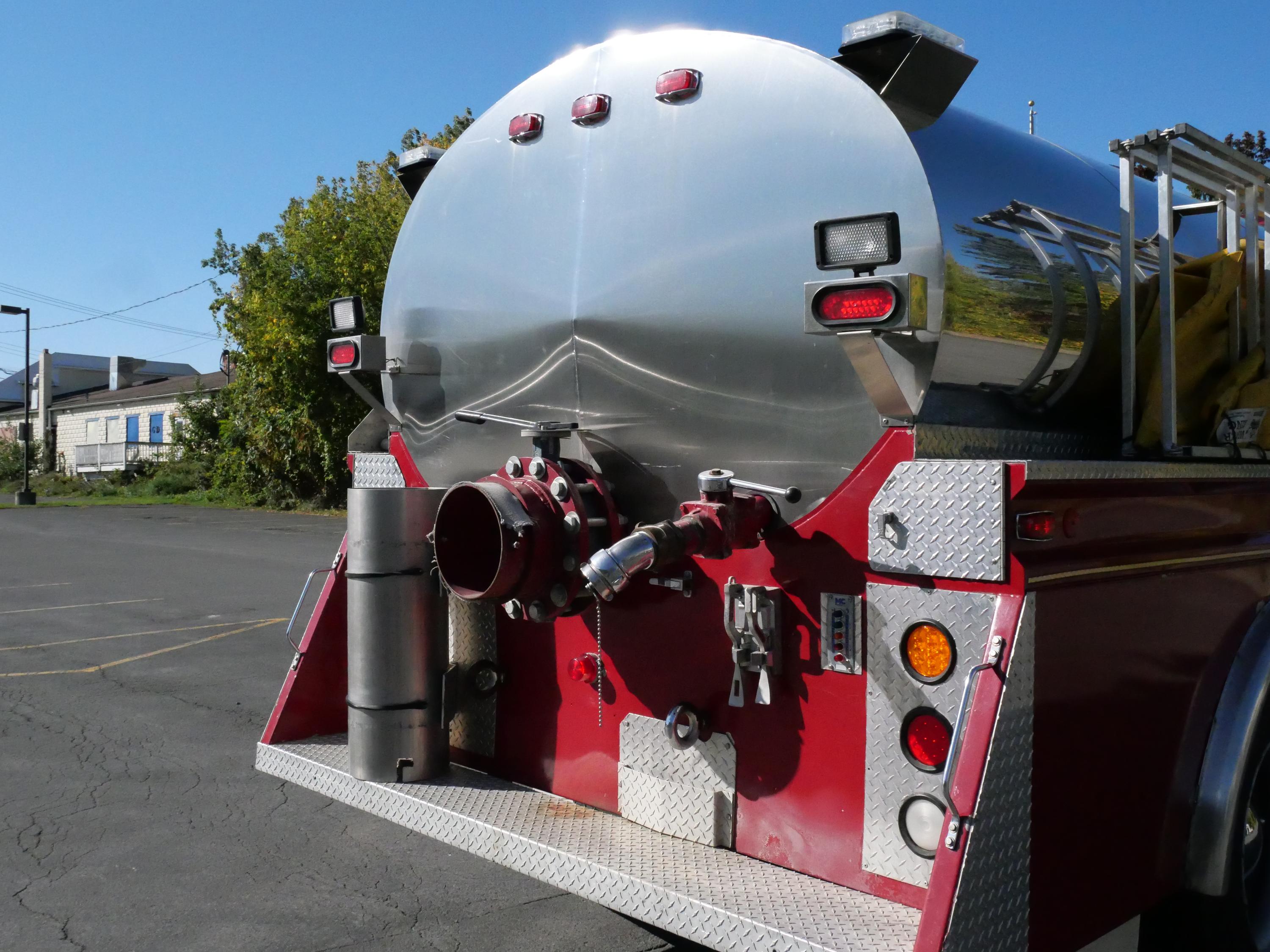 1993 4 Guys Mack Pumper Tanker - image 7