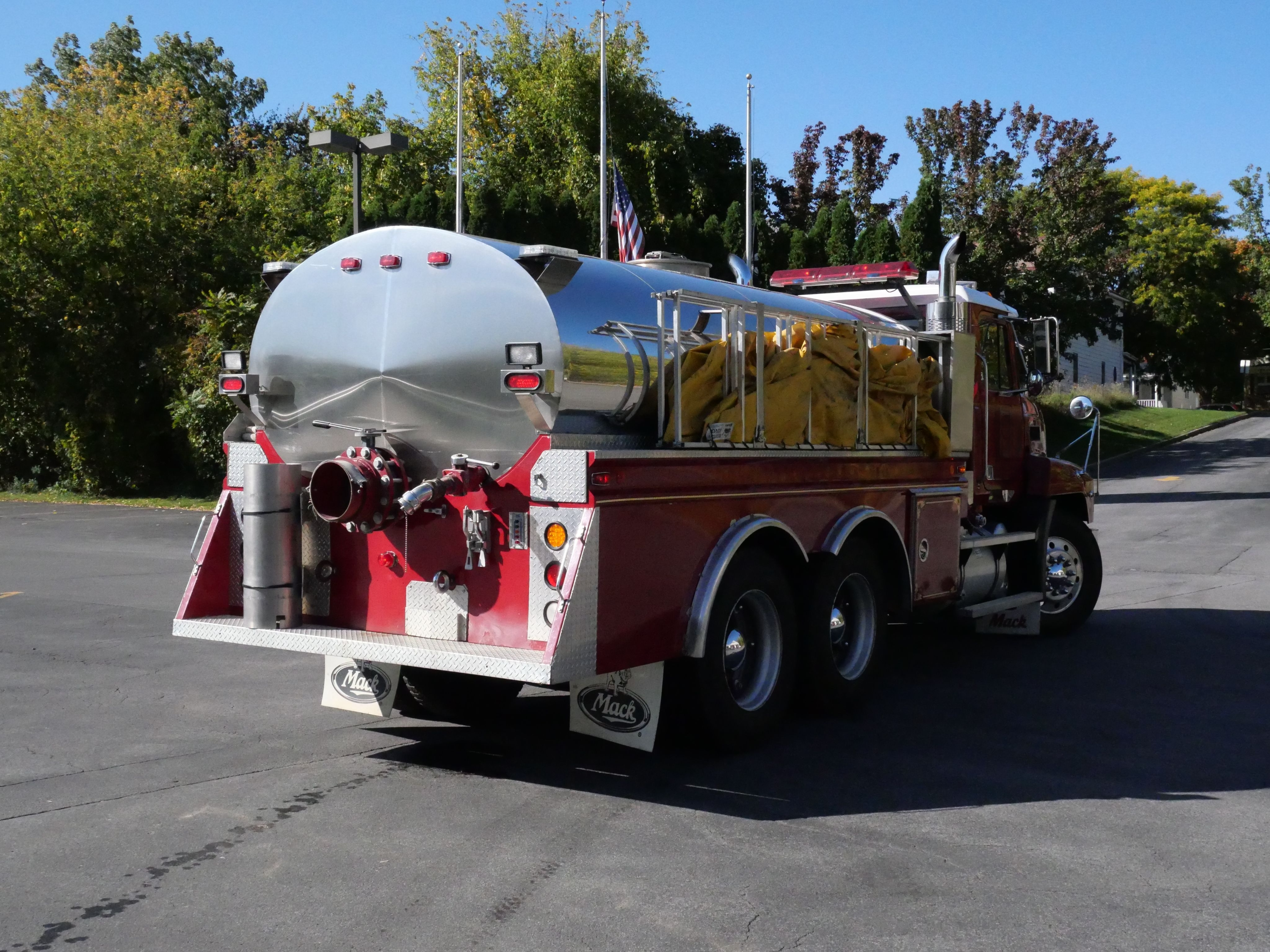 1993 4 Guys Mack Pumper Tanker - image 6