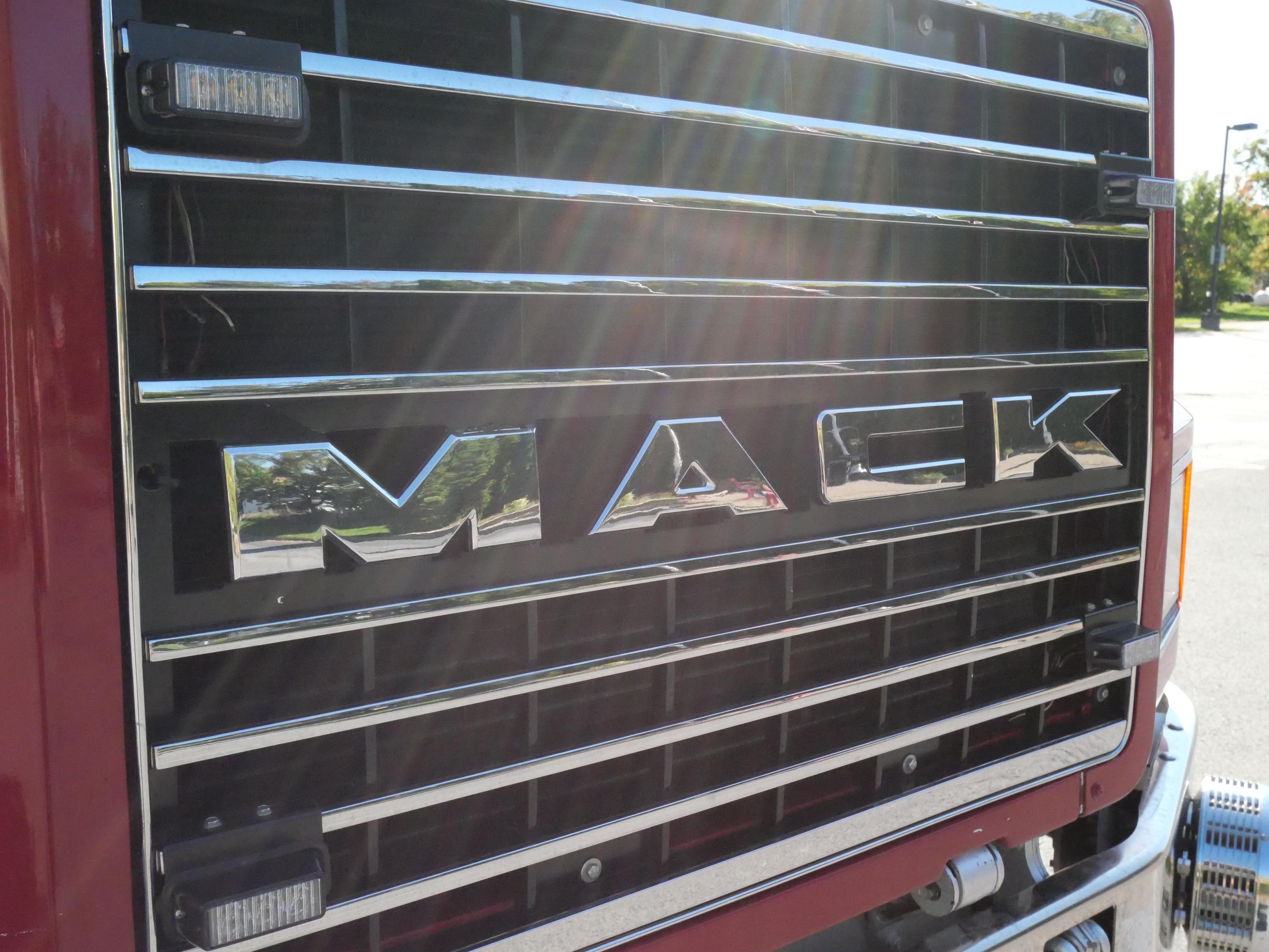 1993 4 Guys Mack Pumper Tanker - image 24