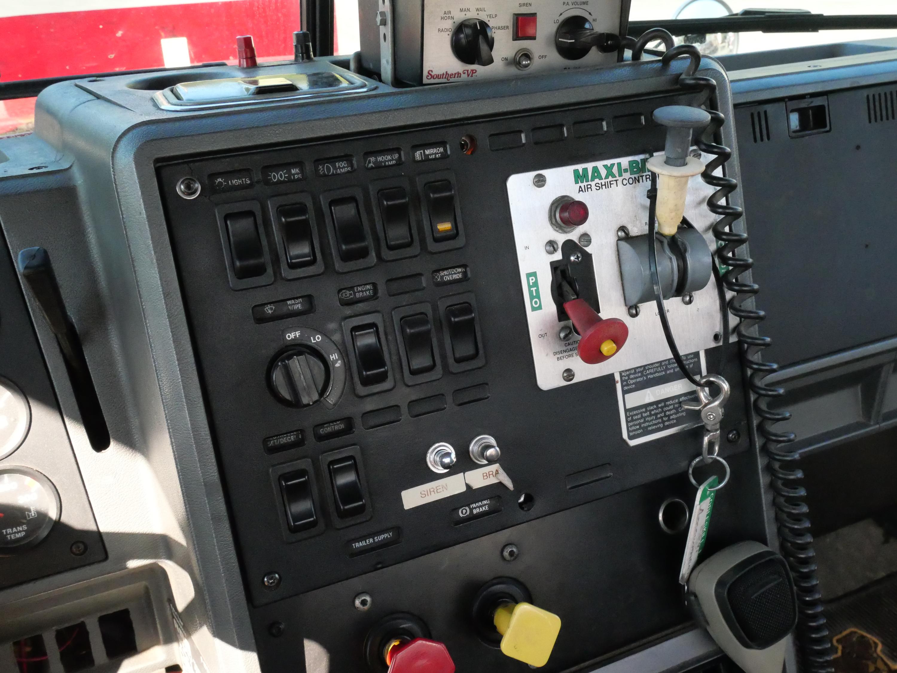1993 4 Guys Mack Pumper Tanker - image 9