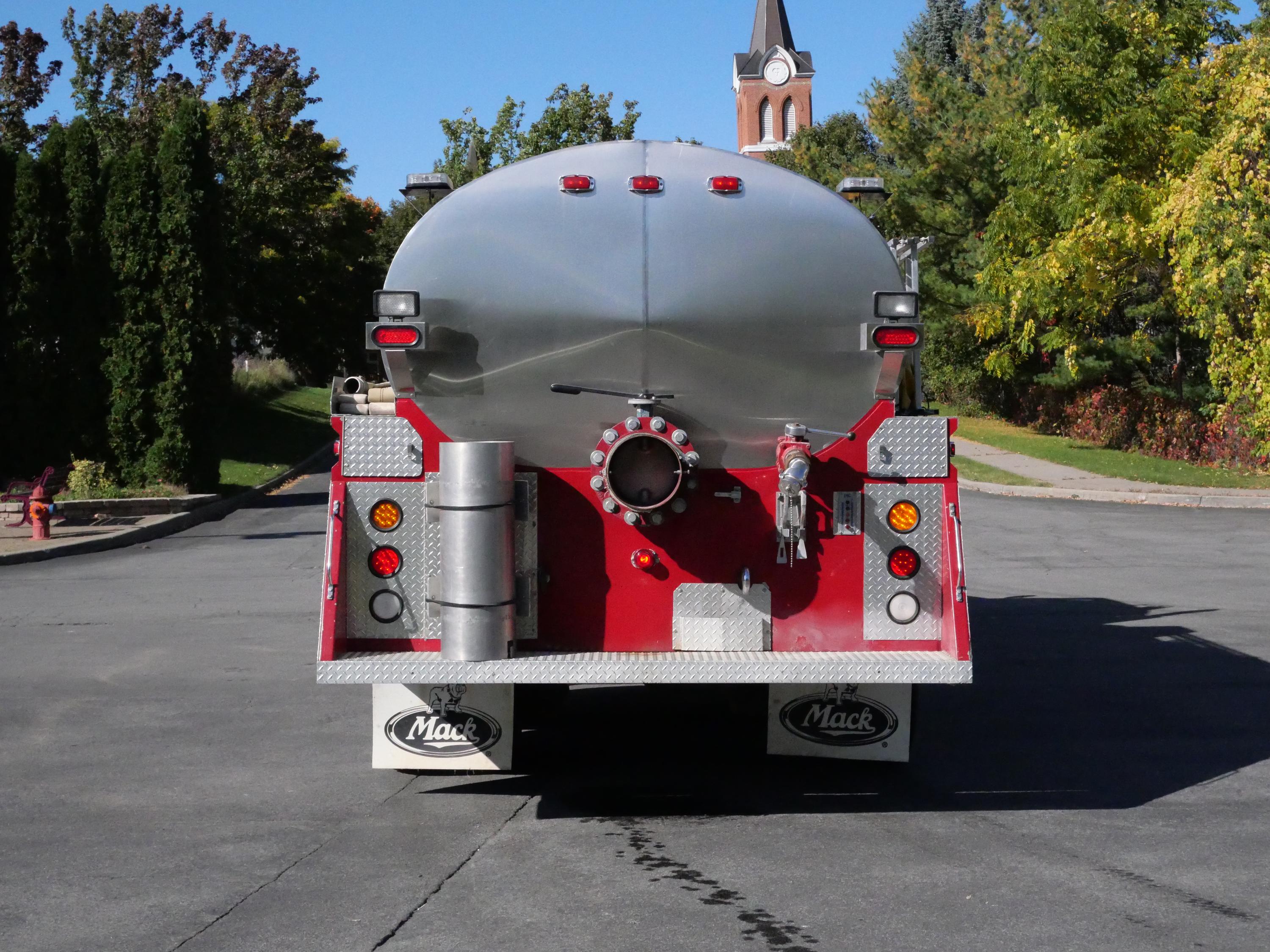 1993 4 Guys Mack Pumper Tanker - image 8