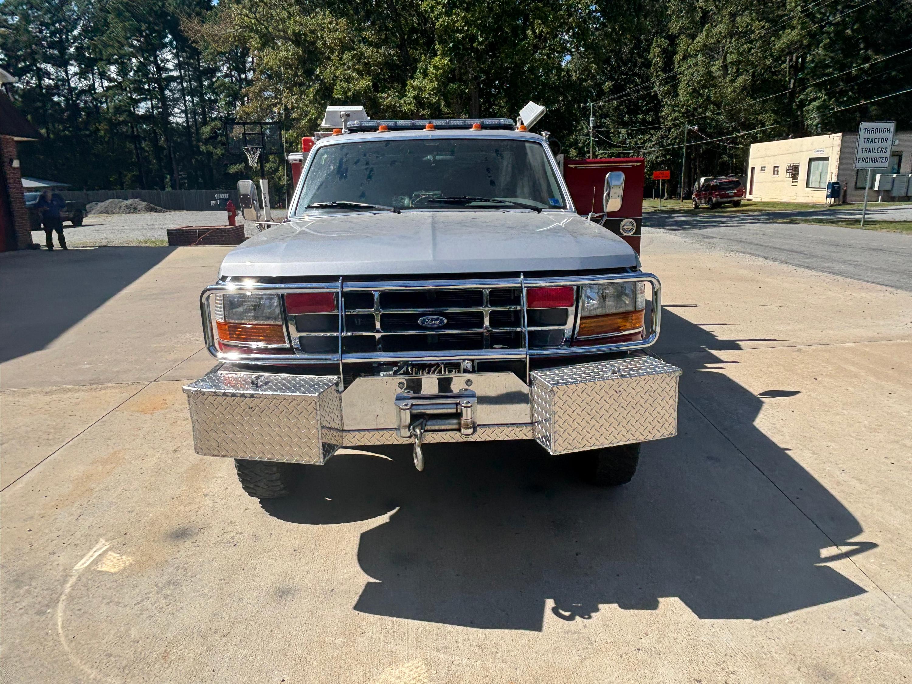 1997 Custom Fire Ford 4x4 Mini Pumper - image 2