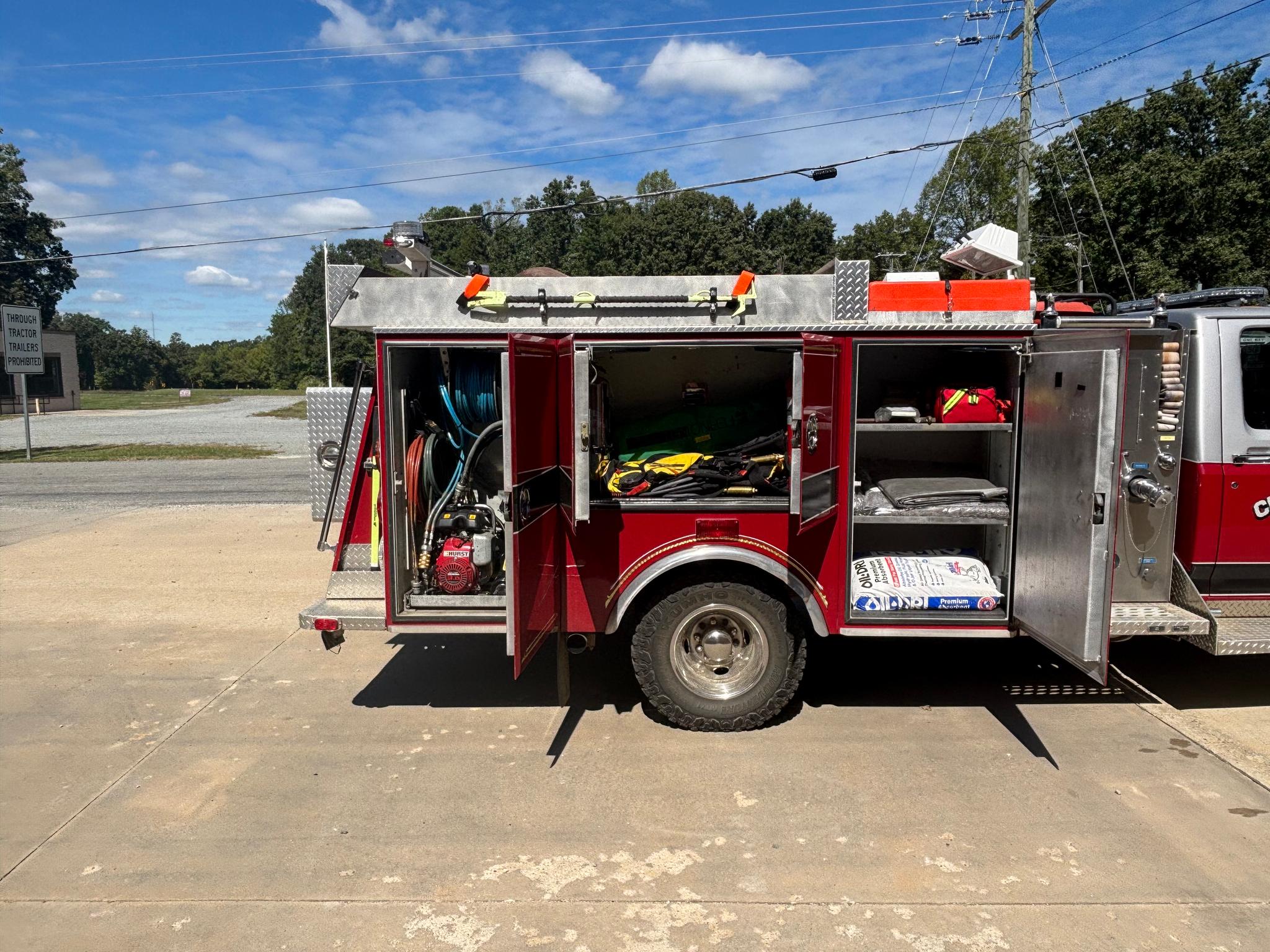 1997 Custom Fire Ford 4x4 Mini Pumper - image 3