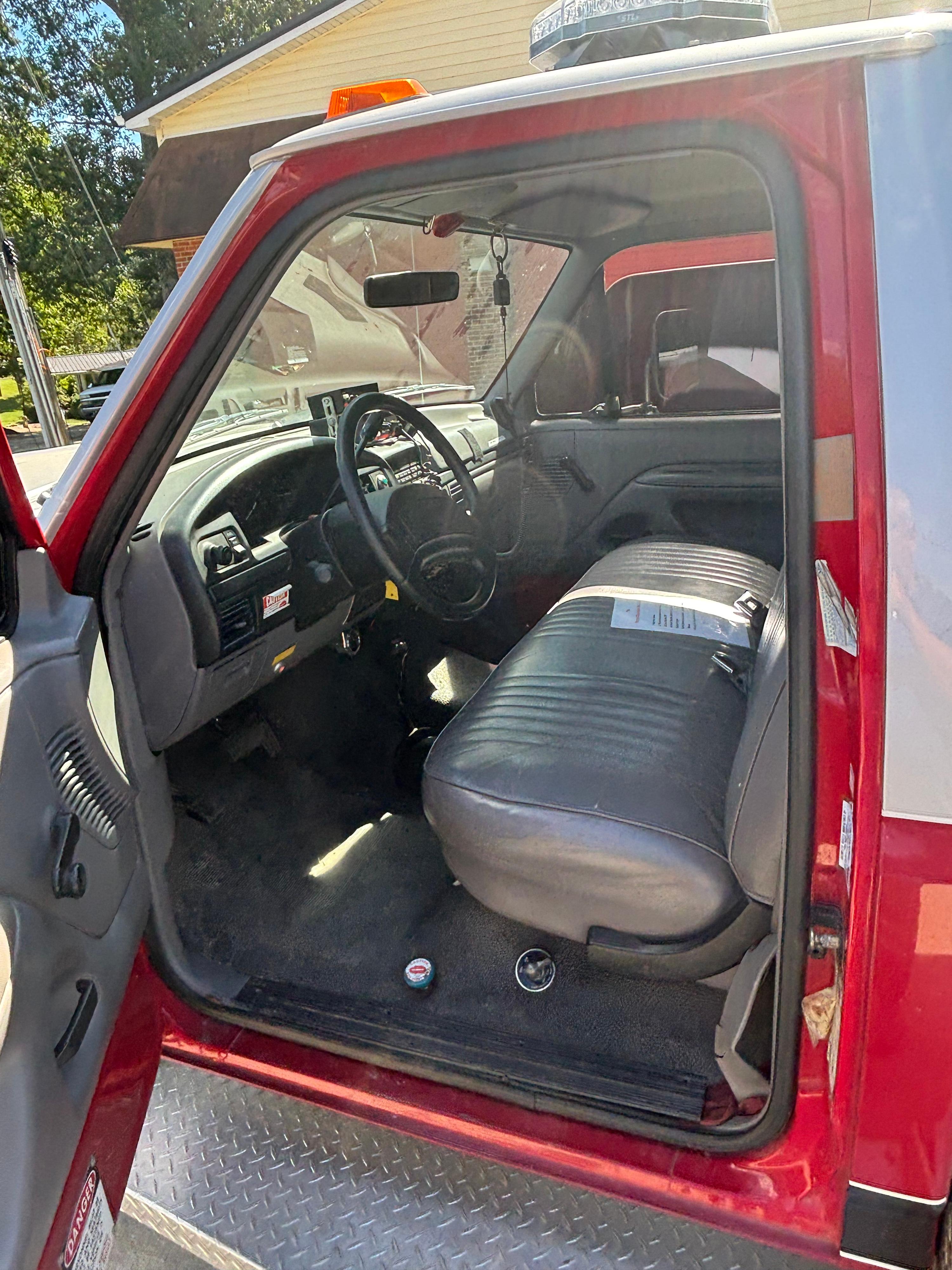 1997 Custom Fire Ford 4x4 Mini Pumper - image 8