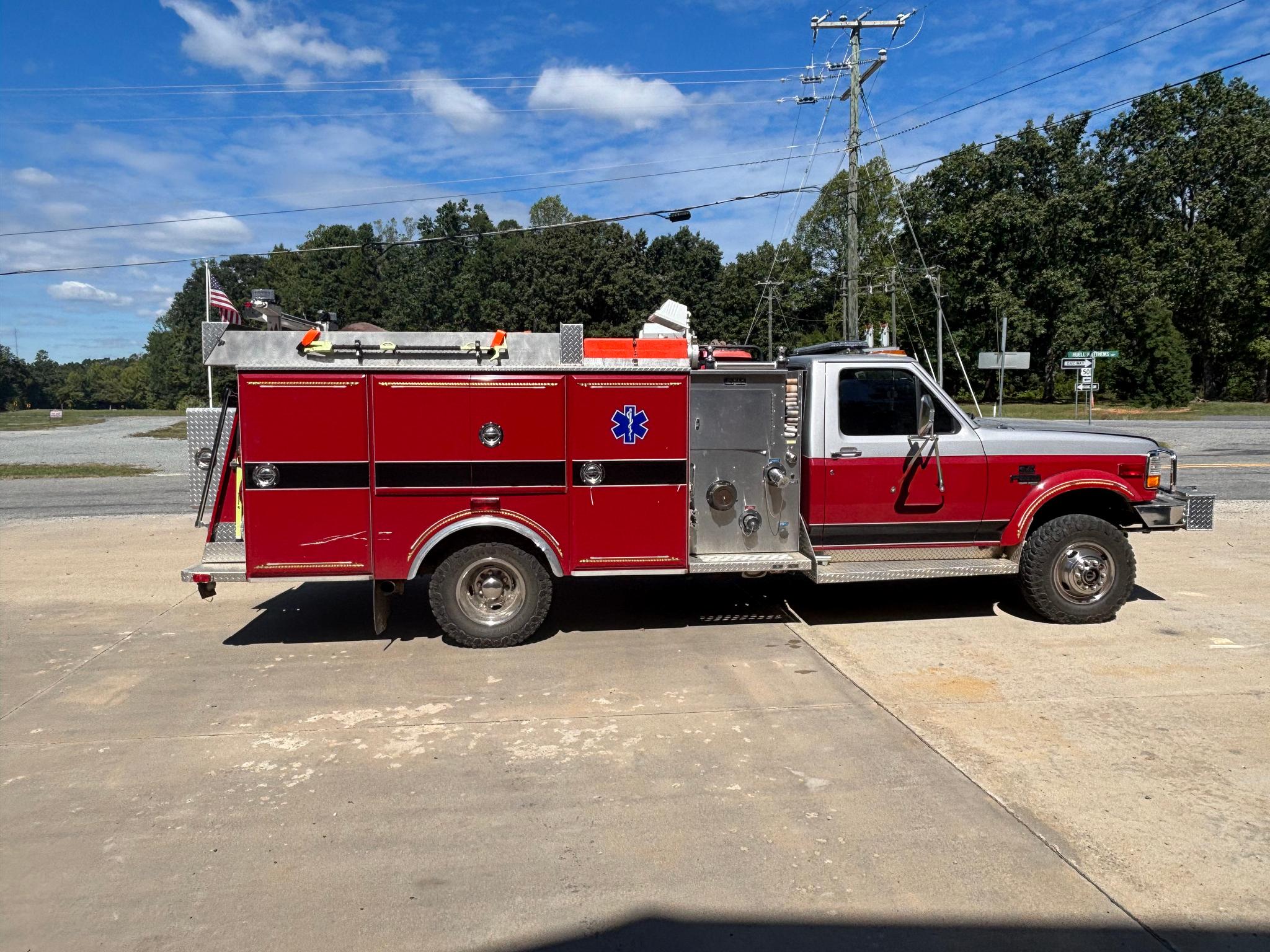 1997 Custom Fire Ford 4x4 Mini Pumper - image 4