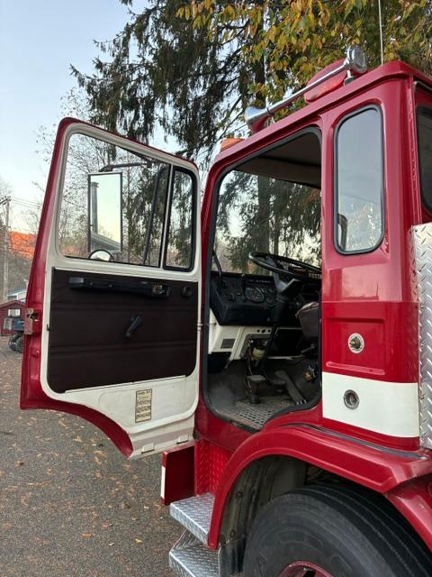 1985 Mack Heavy Rescue - image 3