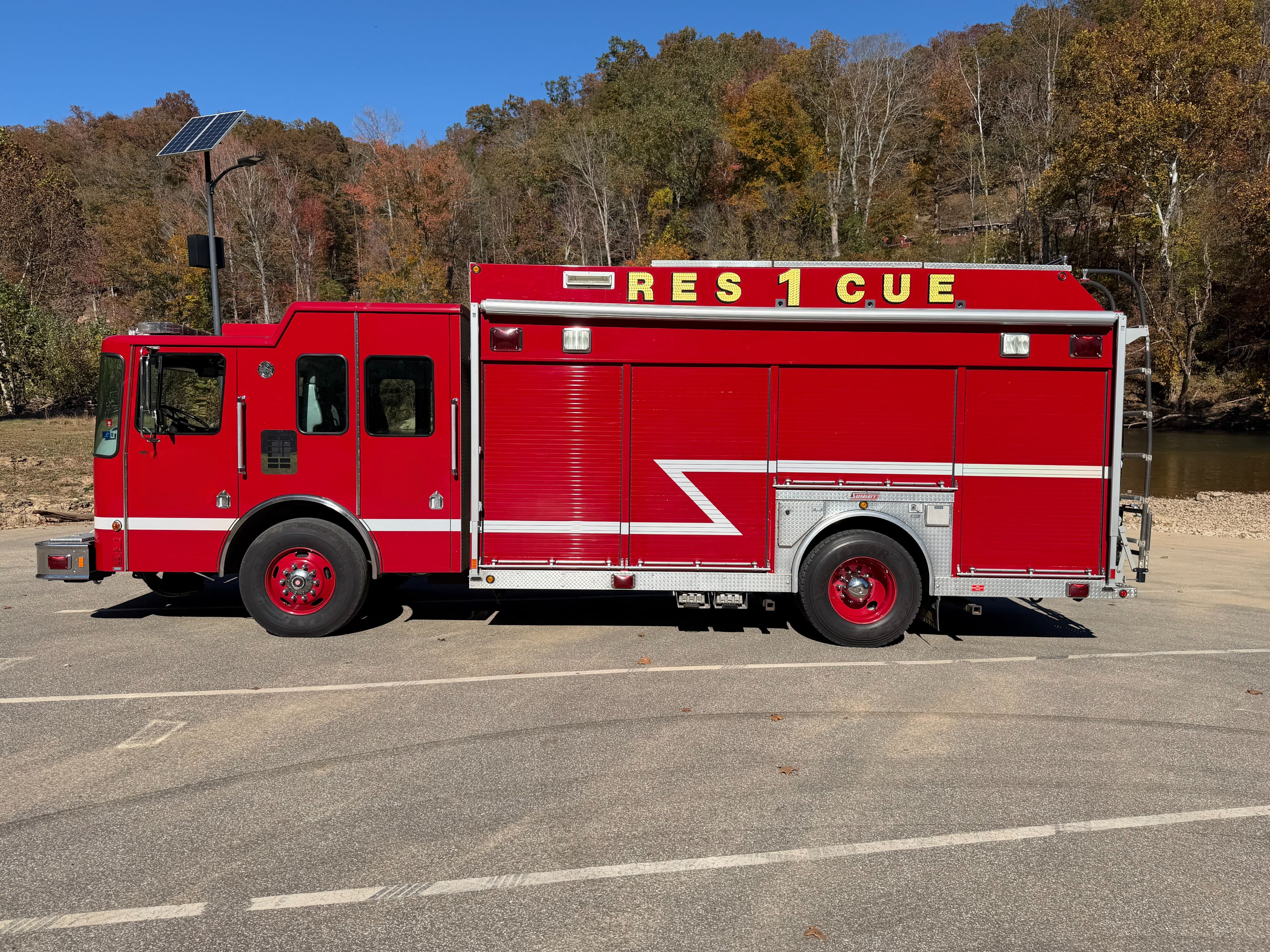 2006 Summit HME Heavy Rescue - image 4