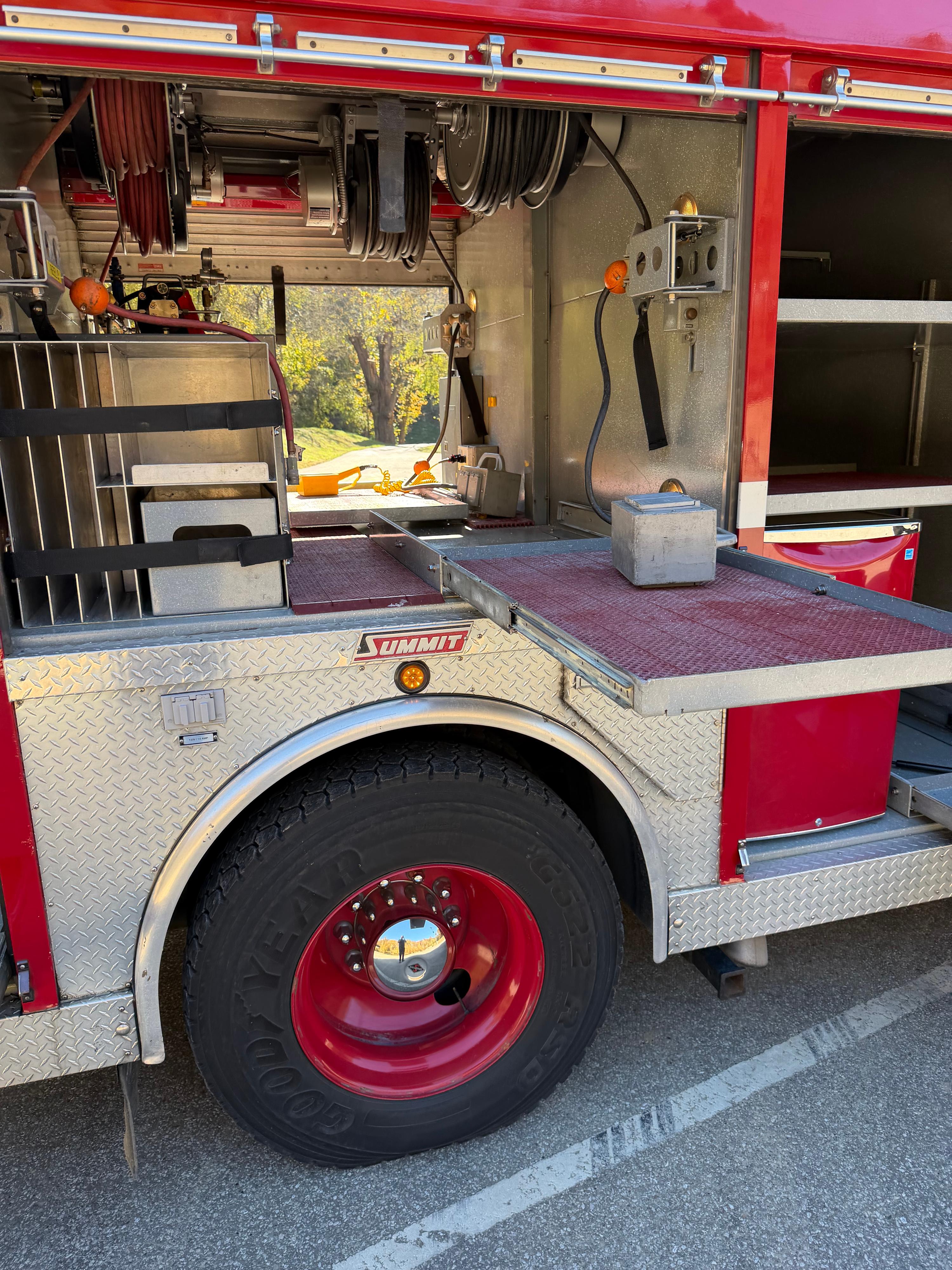 2006 Summit HME Heavy Rescue - image 6