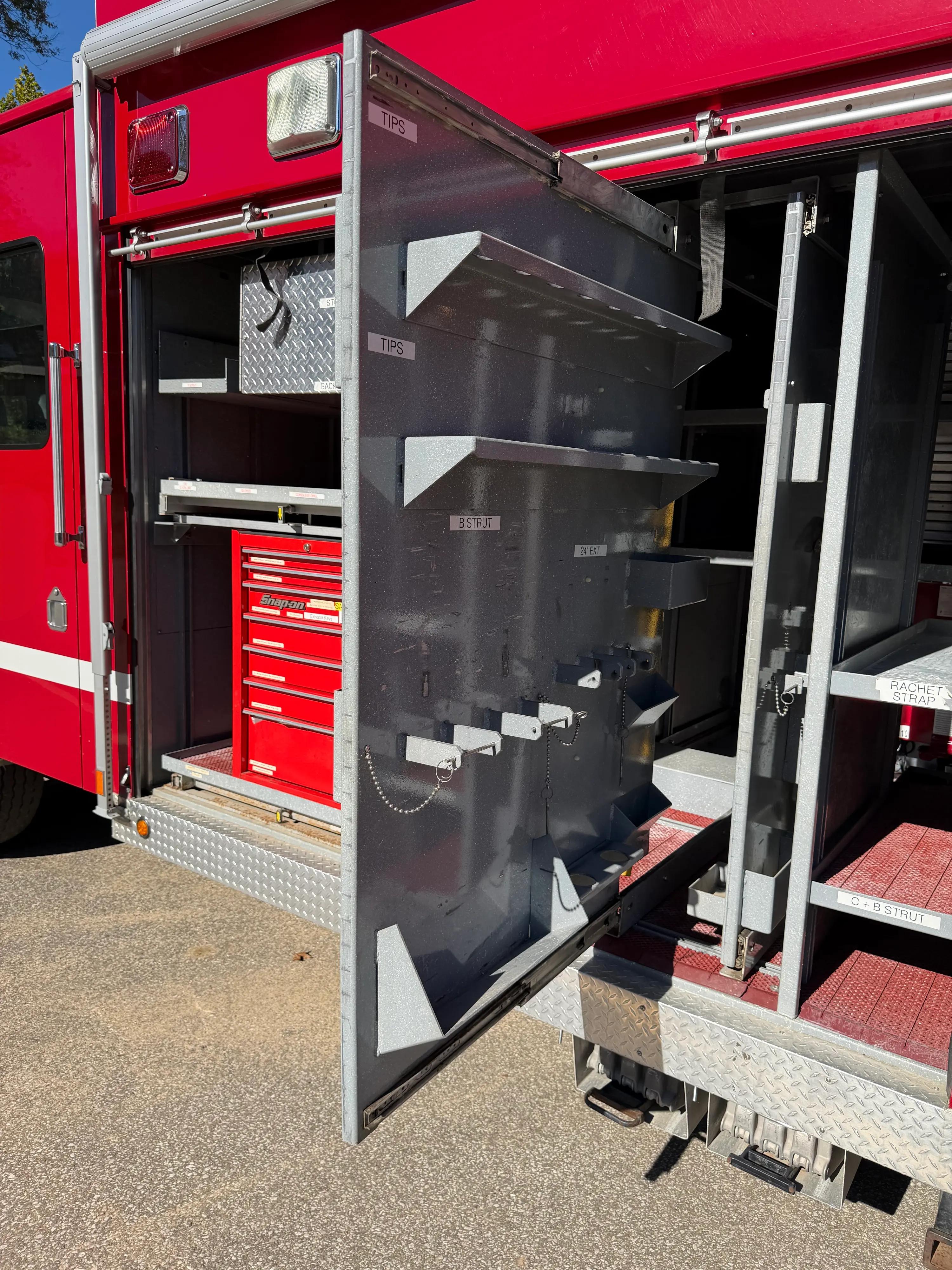 2006 Summit HME Heavy Rescue - image 33
