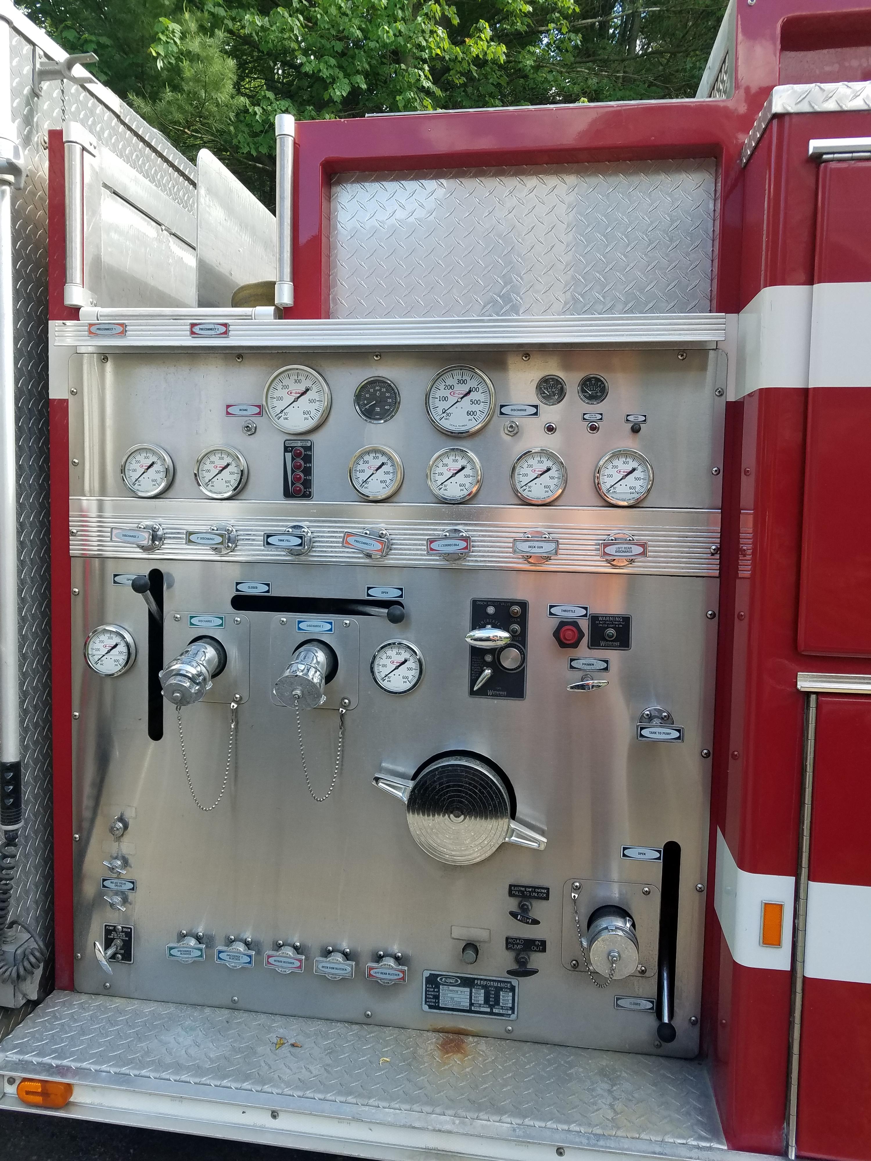 2004 E-One Na Pumper - image 3