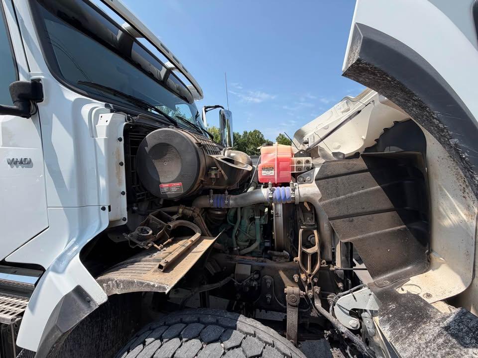 2025 Volvo VHD Dump Truck - image 6