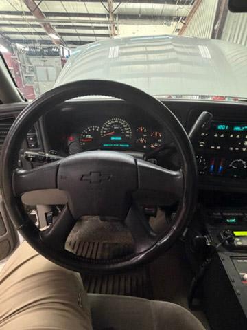 2004 Chevrolet Suburban 4x4 Command Unit - image 9