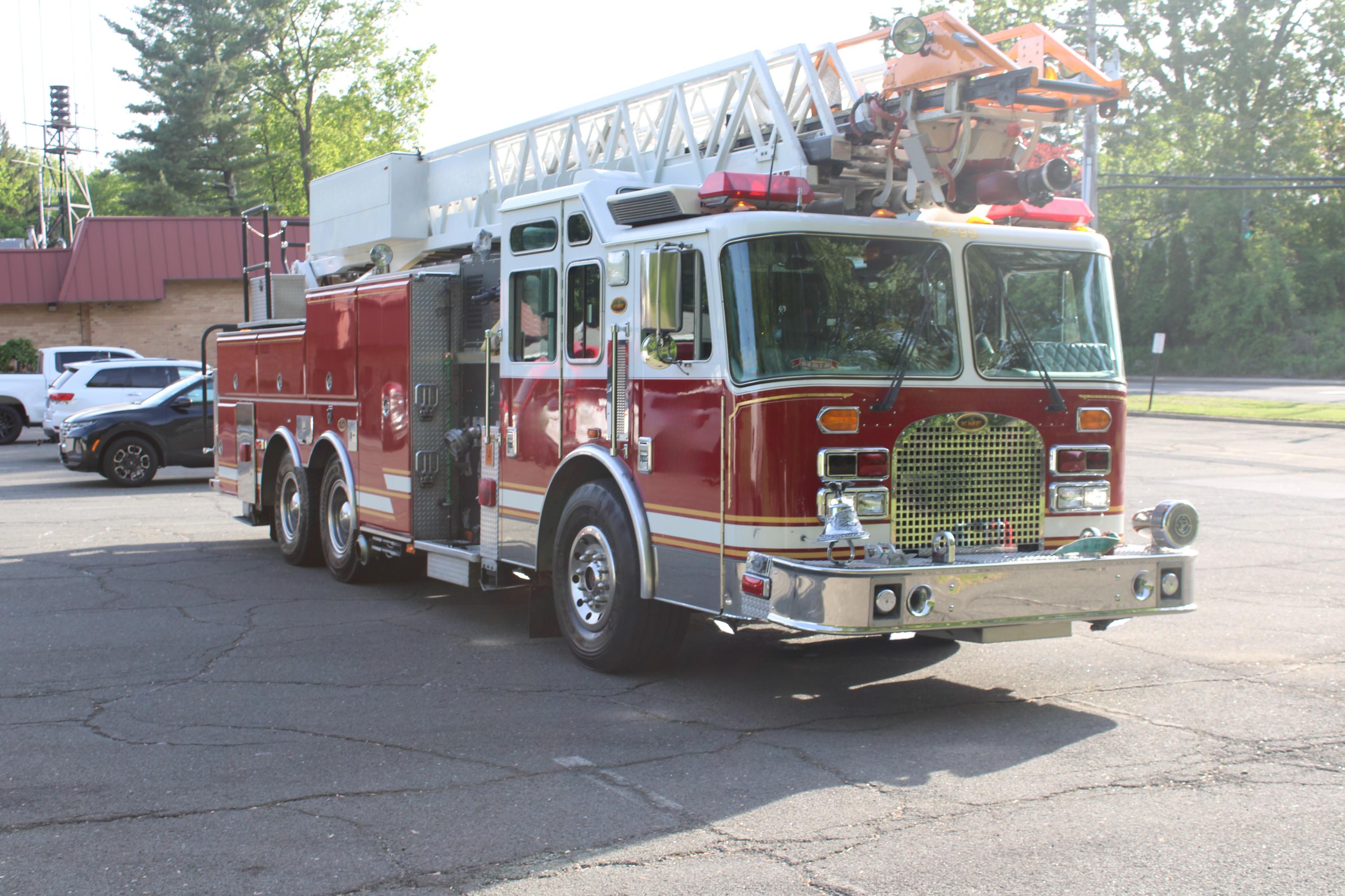 1999 100' KME AerialCat 2000/500 - image 2