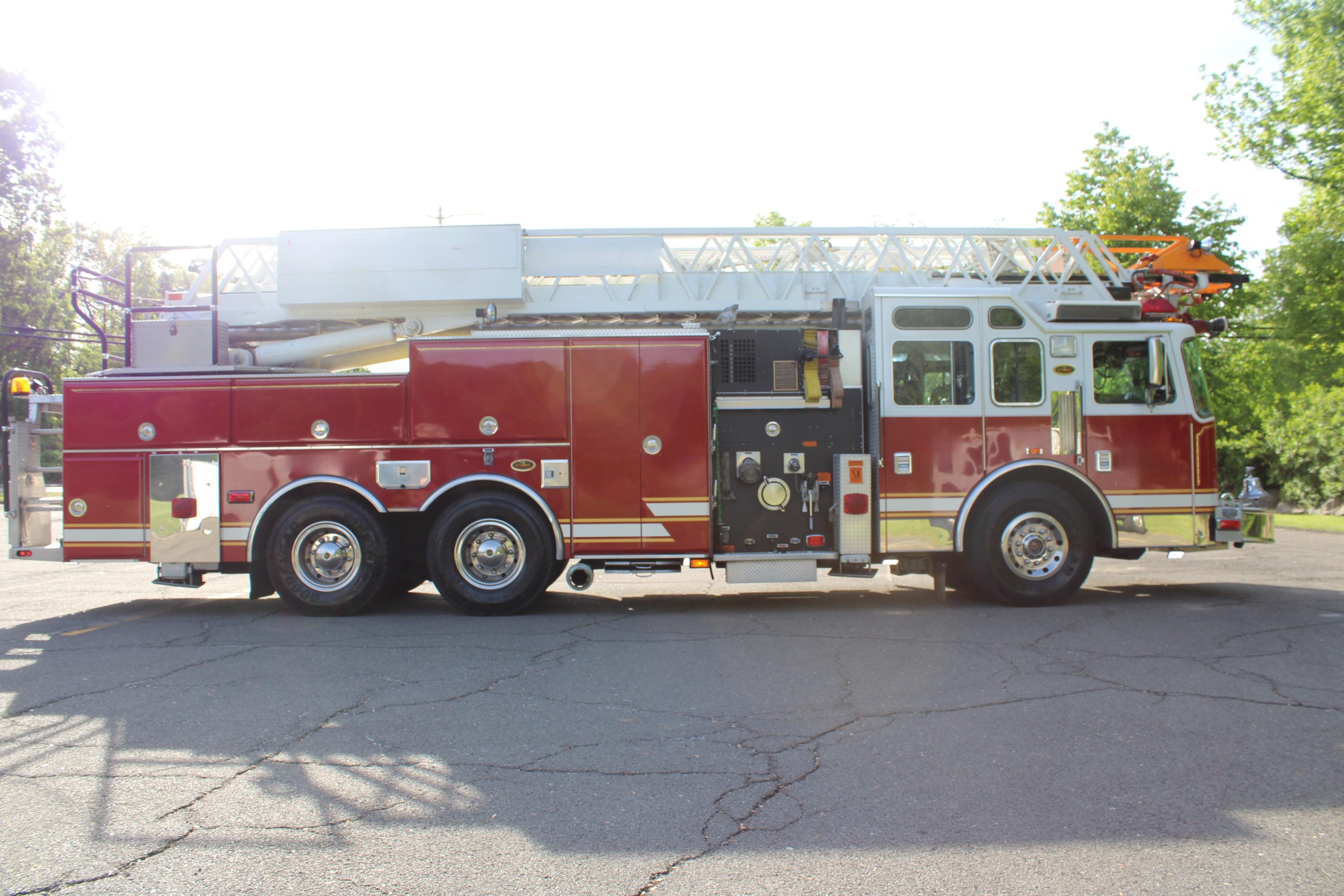 1999 100' KME AerialCat 2000/500 - image 11