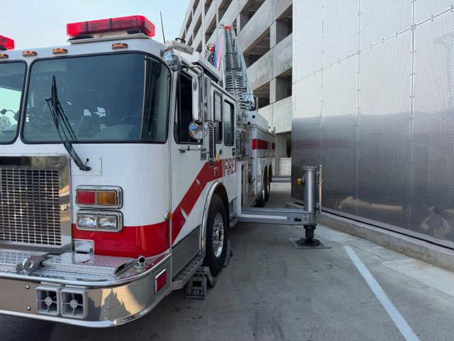 2000 Spartan 105' Quint - image 3