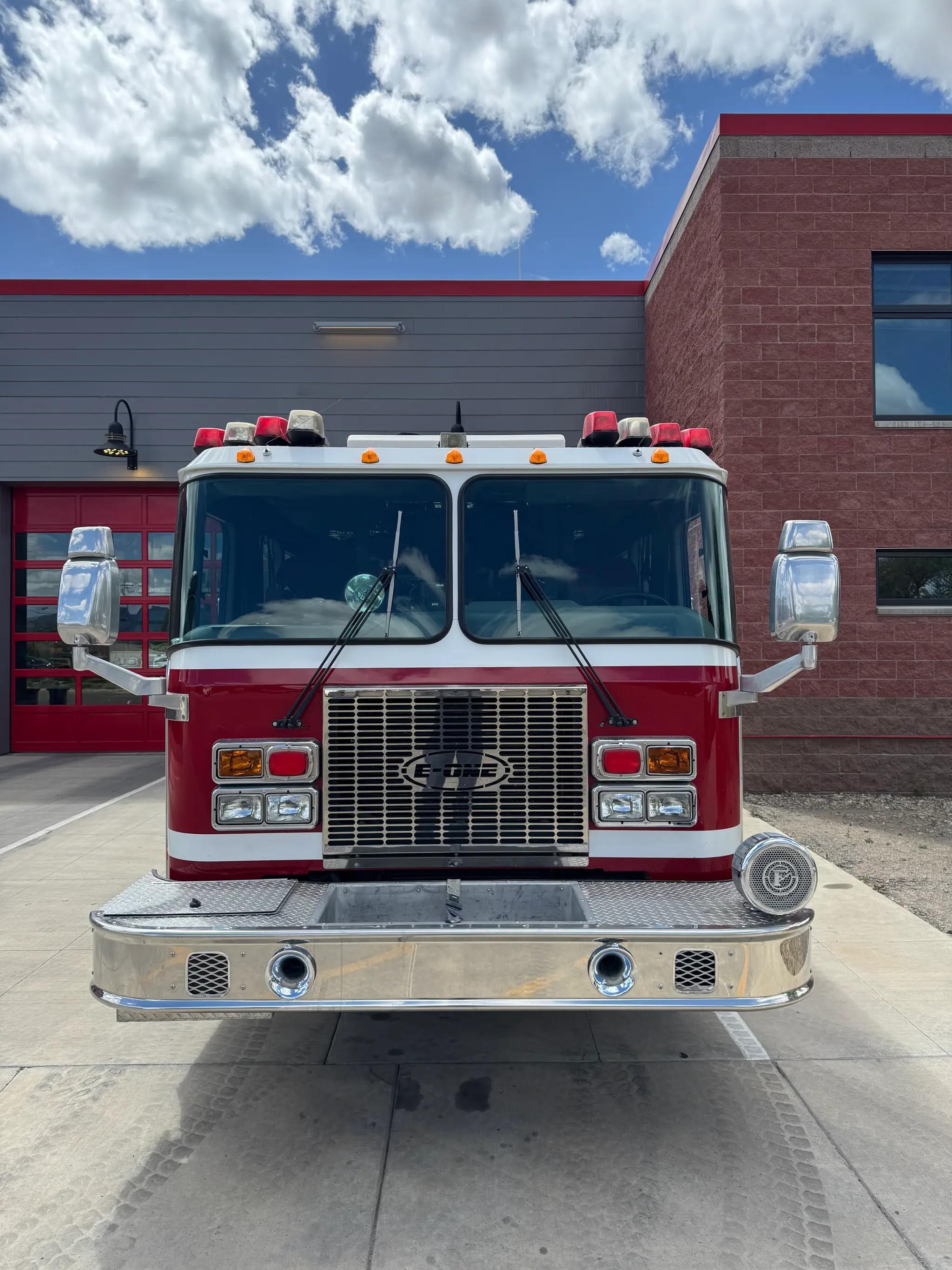 1998 E-One Cyclone Pumper 1500/1000 - image 2