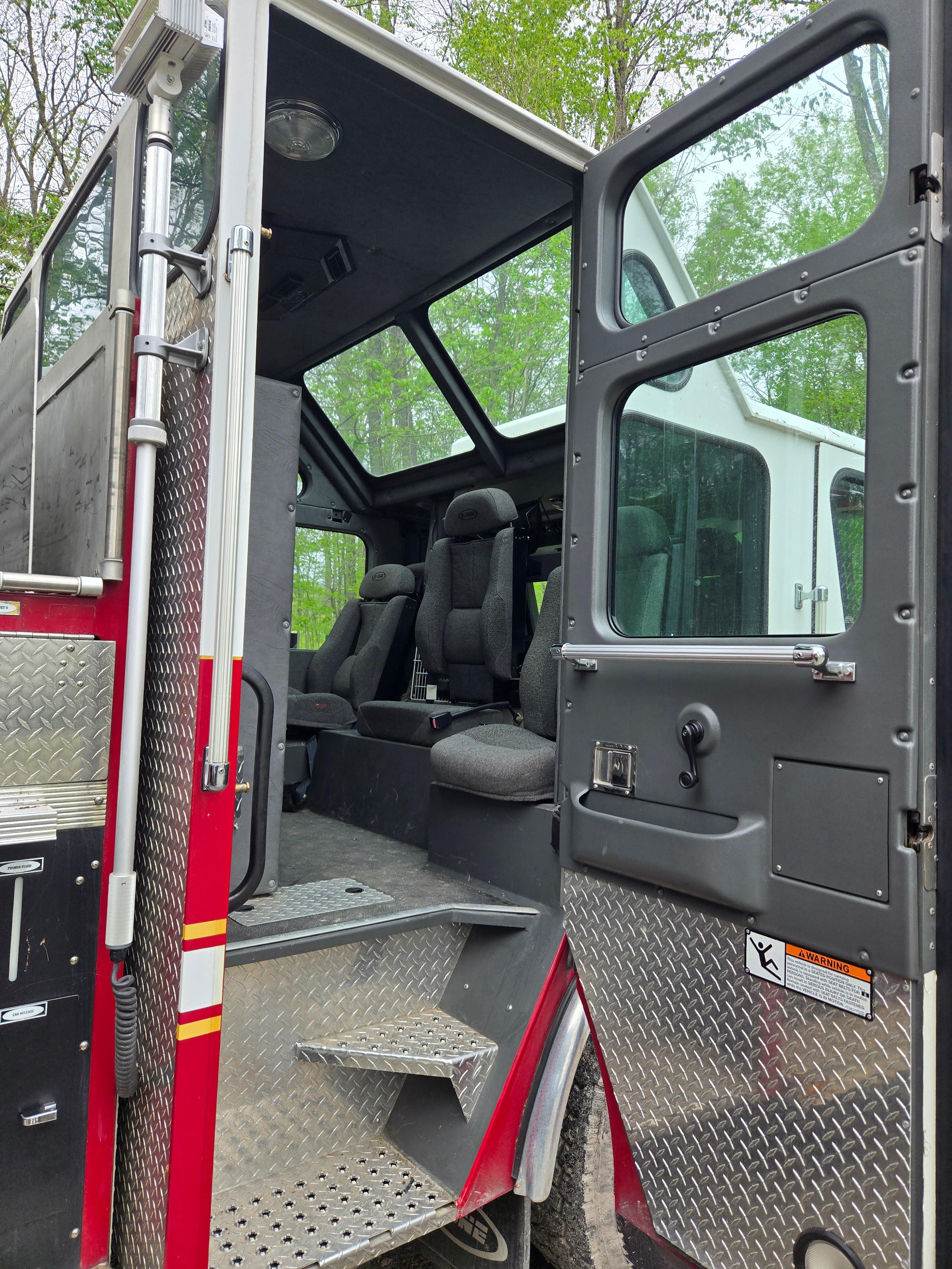 1999 E-One Rescue Pumper - image 17