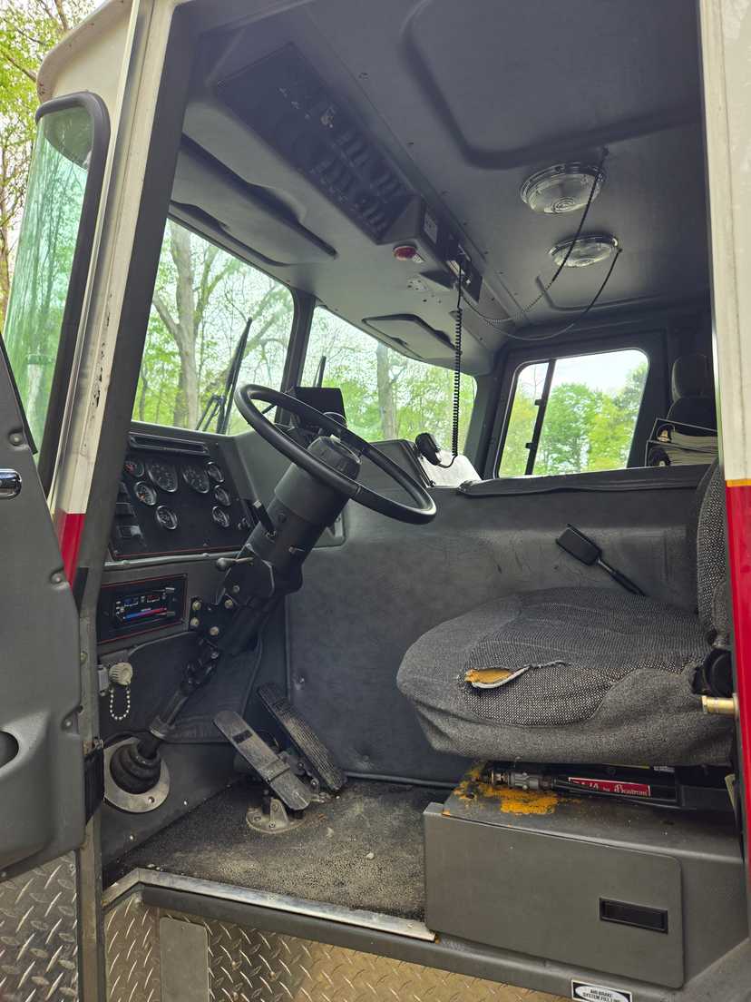 1999 E-One Rescue Pumper — photo 6