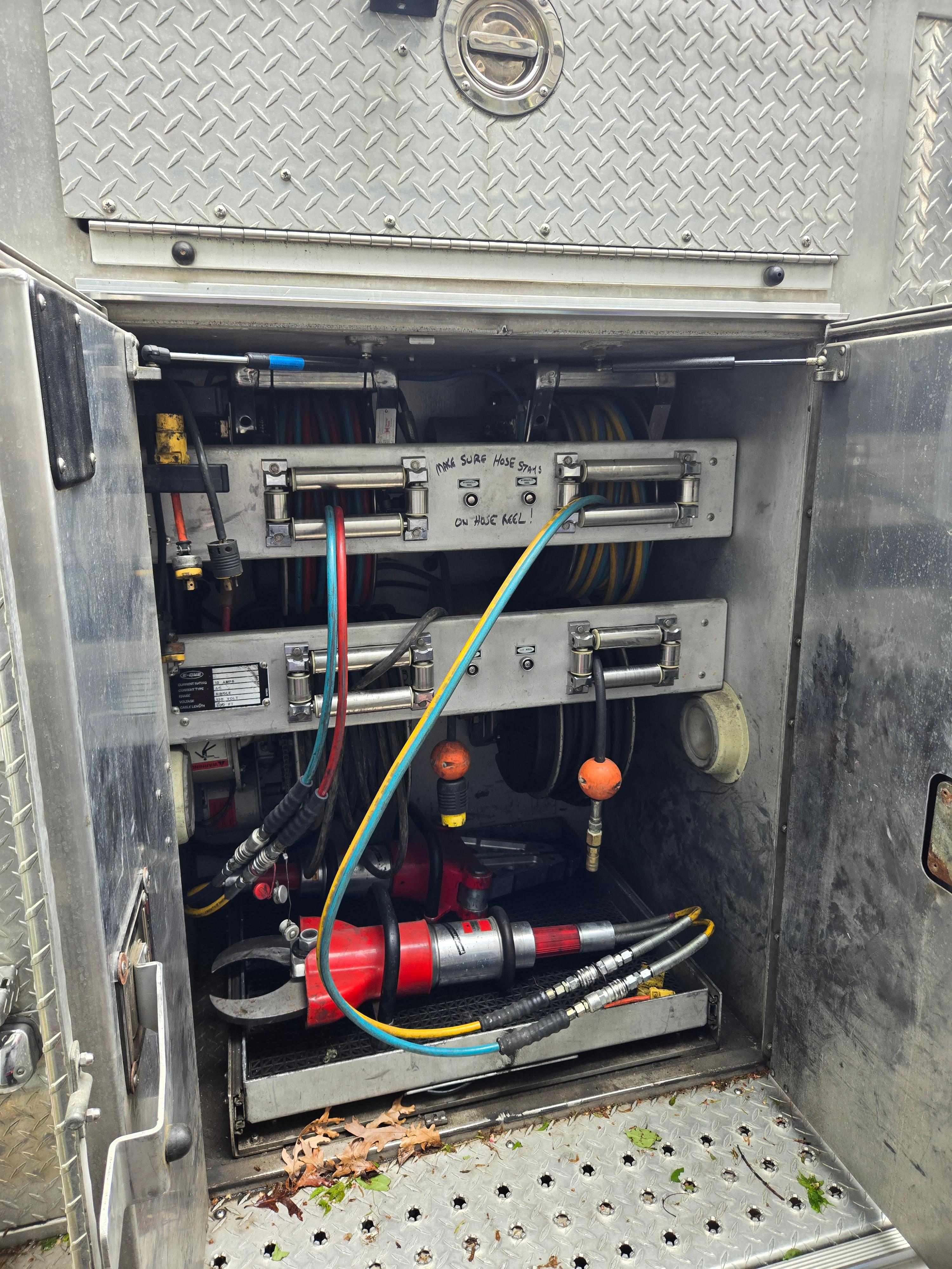 1999 E-One Rescue Pumper - image 3