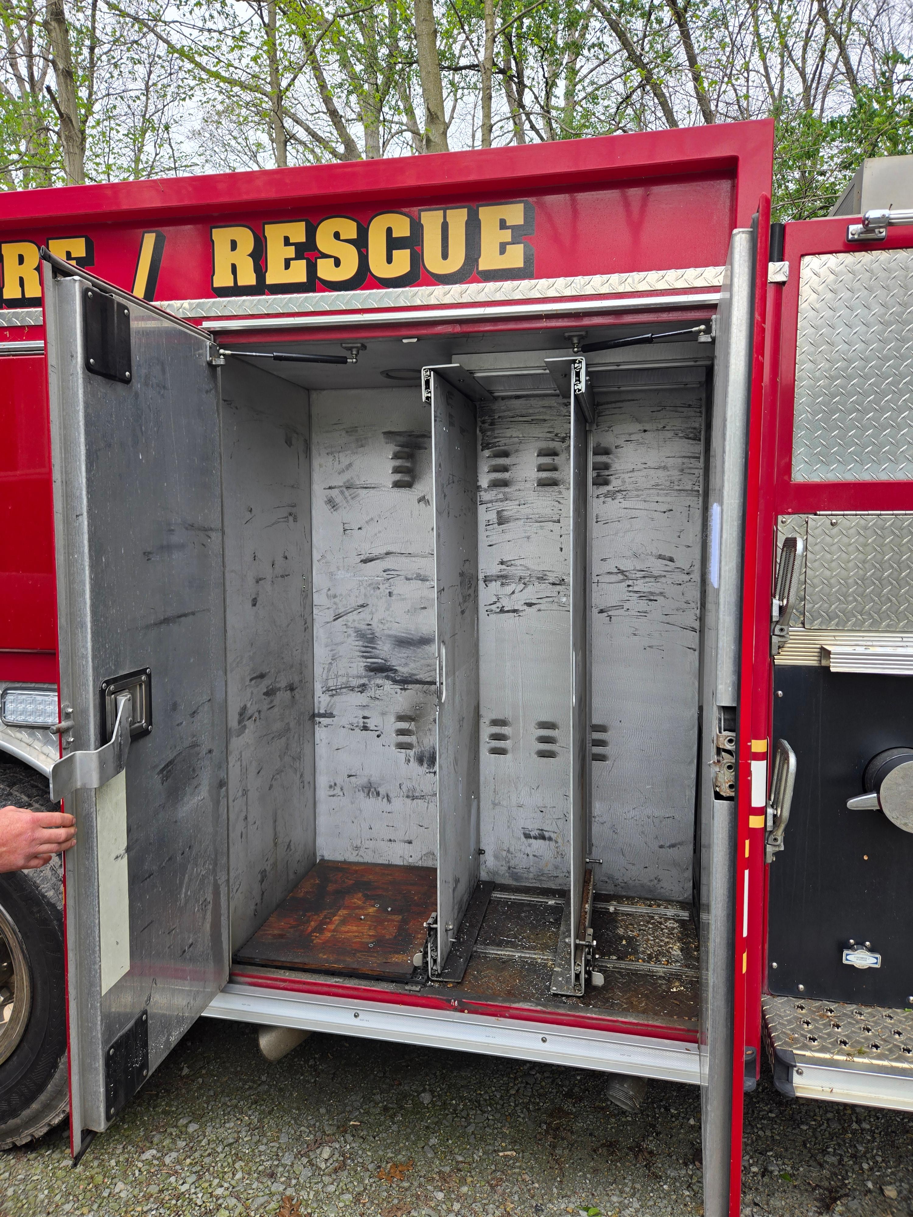 1999 E-One Rescue Pumper - image 16