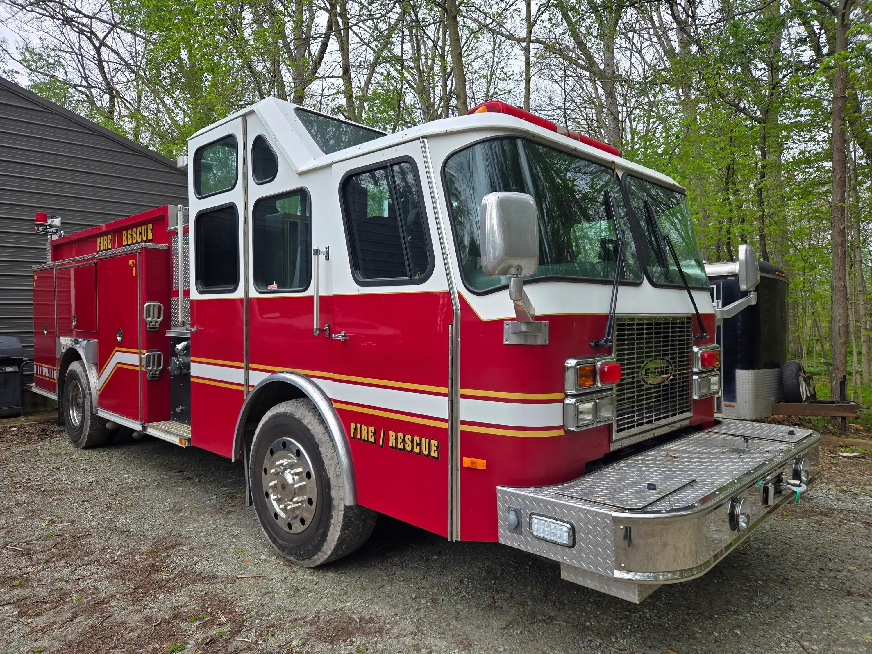 1999 E-One Rescue Pumper - image 23