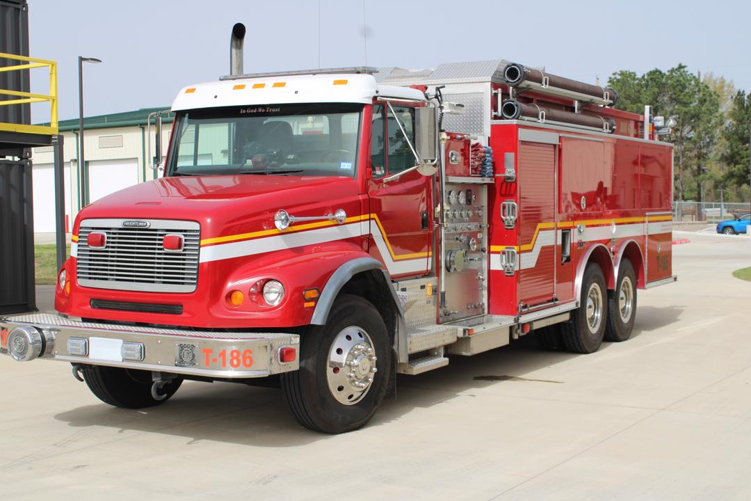 2000 E-One / Freightliner 3000 Gal Tanker