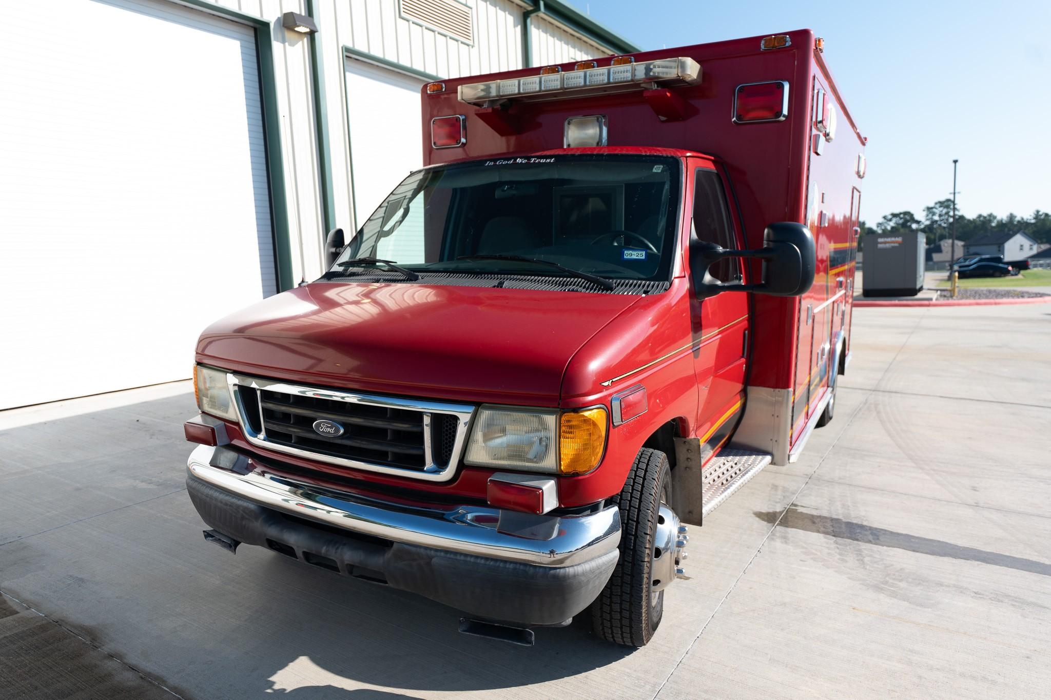 2004 Ford Type III - image 3