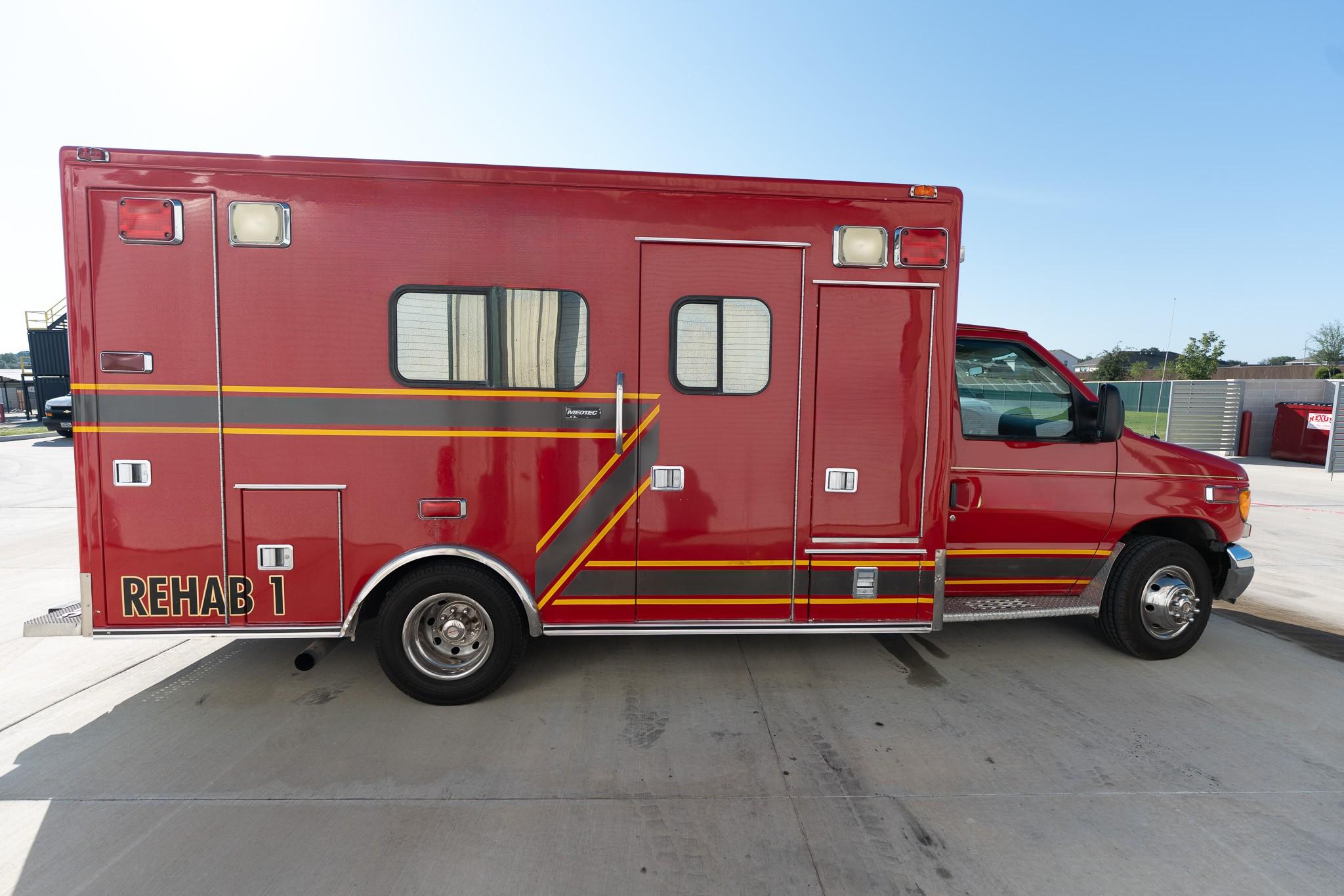 2004 Ford Type III - image 11