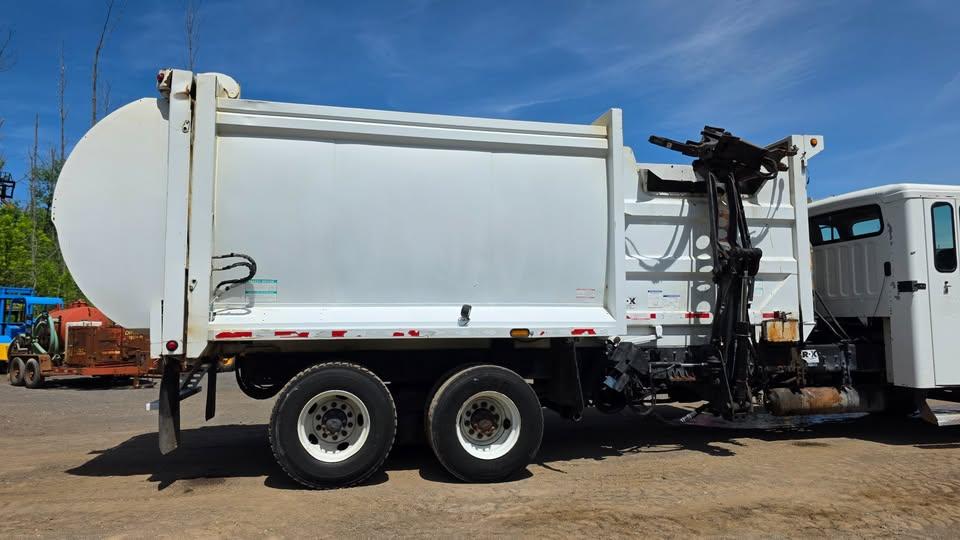 2014 Freightliner McNeilus Automated Side Loader - image 7