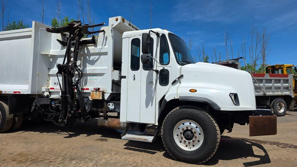 2014 Freightliner McNeilus Automated Side Loader - image 5