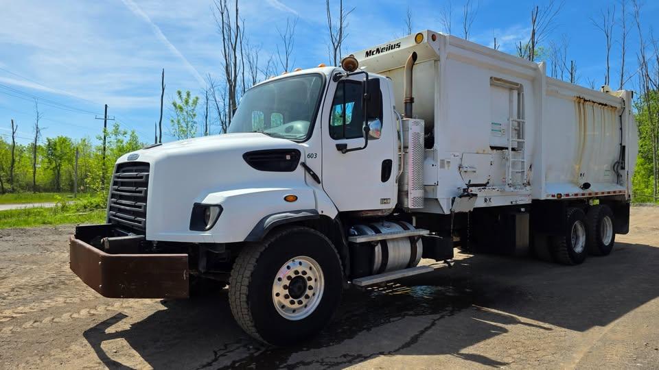 2014 Freightliner McNeilus Automated Side Loader - image 3