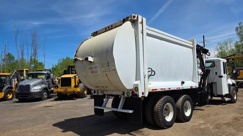 2014 Freightliner McNeilus Automated Side Loader - image 4