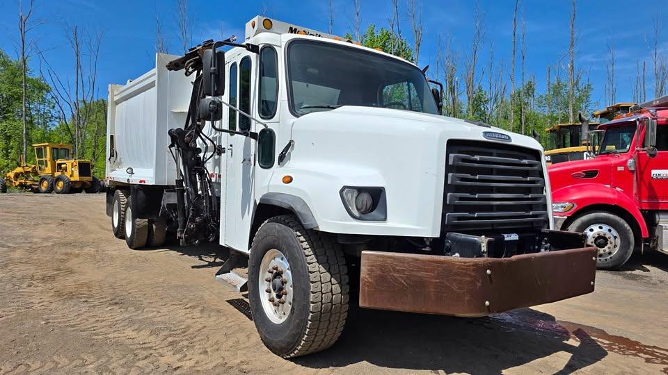2014 Freightliner McNeilus Automated Side Loader - image 1